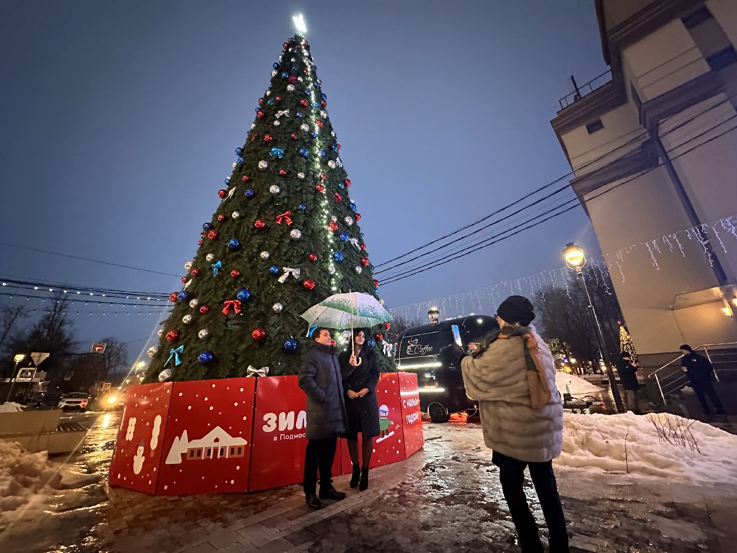 Звенигород, зима в подмосковье, главная елка,