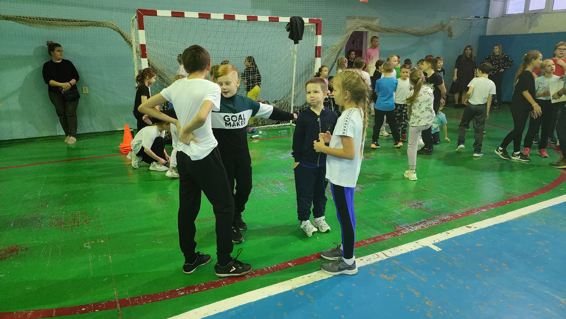 кашира, спортклуб кашира, легкая атлетика, соревнования, новогодние соревнования, веселые старты, бег с барьерами, юные спортсмены,