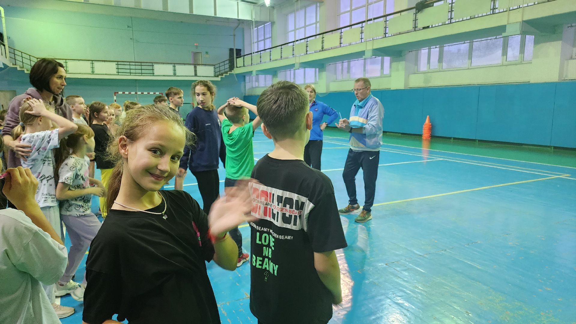 кашира, спортклуб кашира, легкая атлетика, соревнования, новогодние соревнования, веселые старты, бег с барьерами, юные спортсмены,