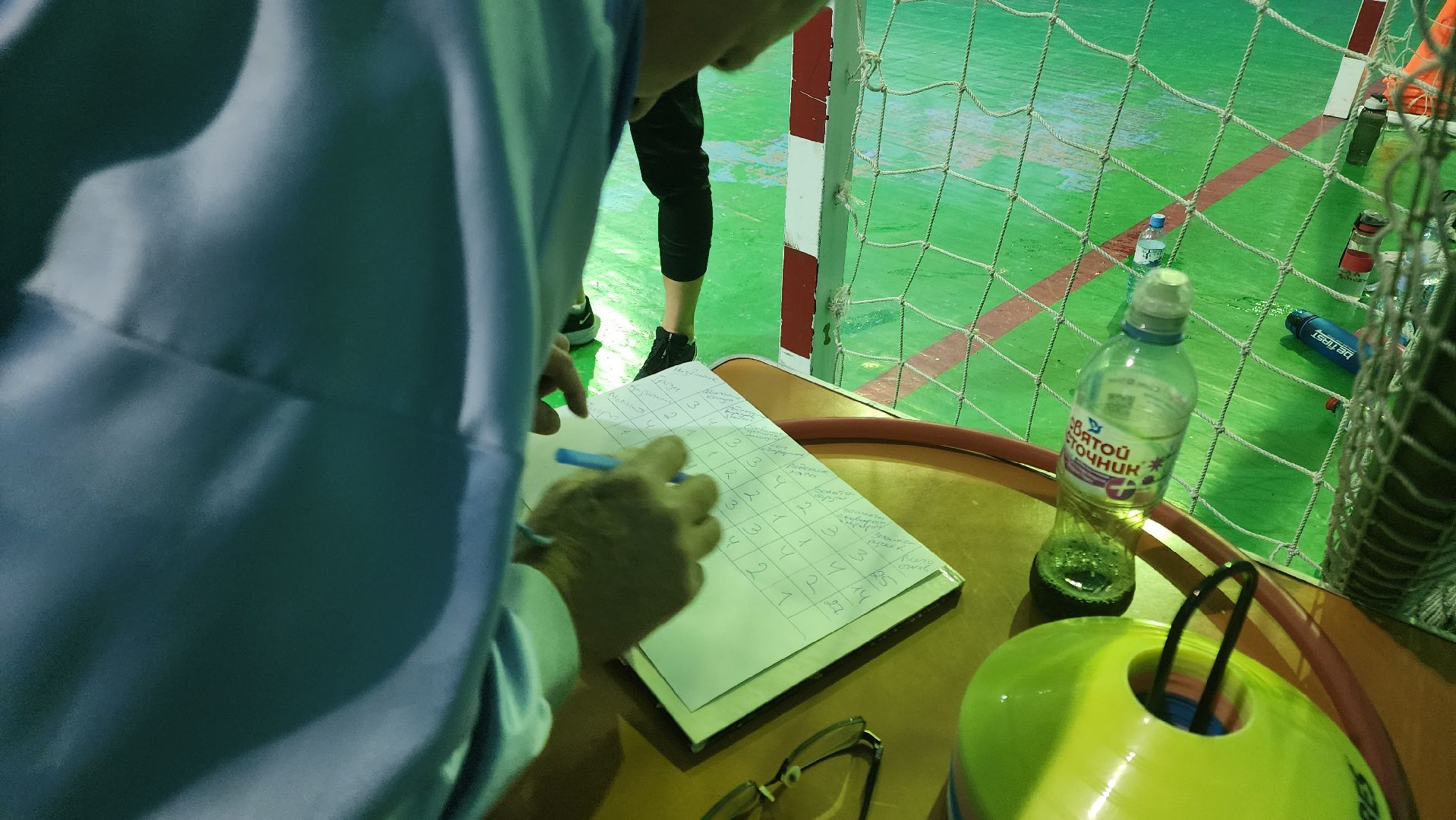 кашира, спортклуб кашира, легкая атлетика, соревнования, новогодние соревнования, веселые старты, бег с барьерами, юные спортсмены,