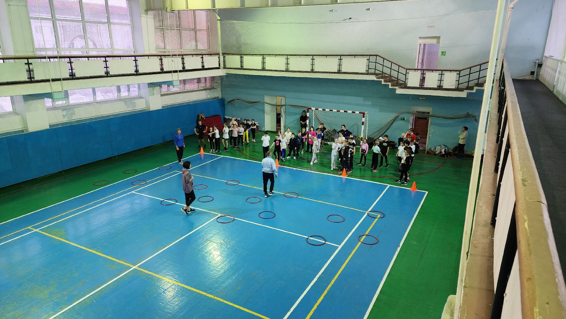 кашира, спортклуб кашира, легкая атлетика, соревнования, новогодние соревнования, веселые старты, бег с барьерами, юные спортсмены,