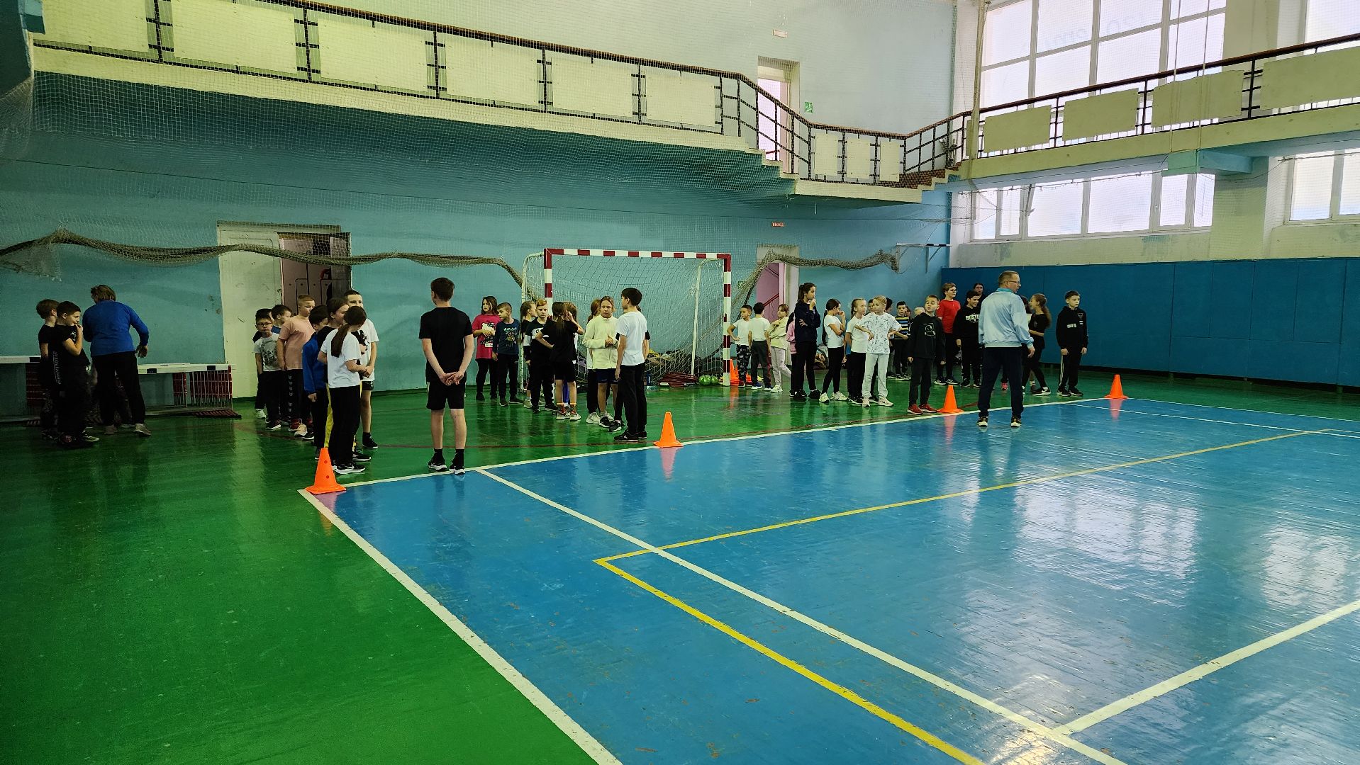 кашира, спортклуб кашира, легкая атлетика, соревнования, новогодние соревнования, веселые старты, бег с барьерами, юные спортсмены,