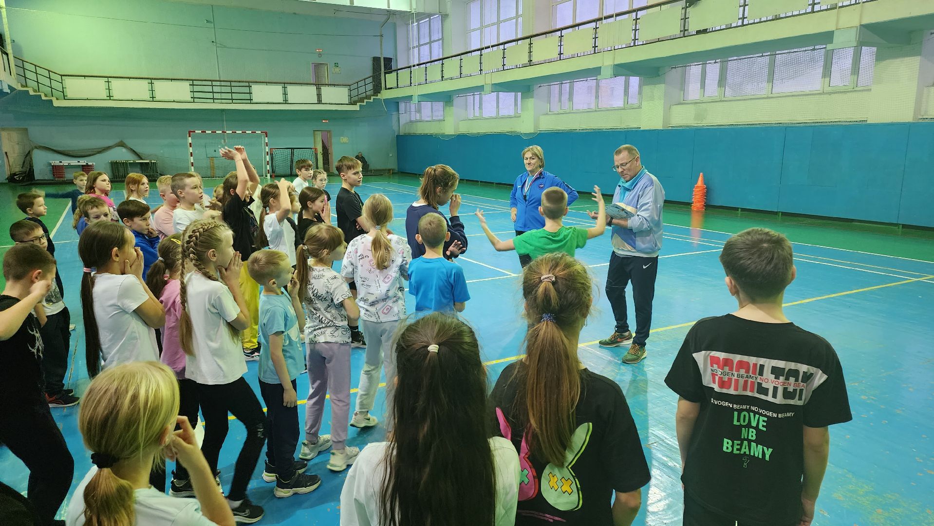 кашира, спортклуб кашира, легкая атлетика, соревнования, новогодние соревнования, веселые старты, бег с барьерами, юные спортсмены,