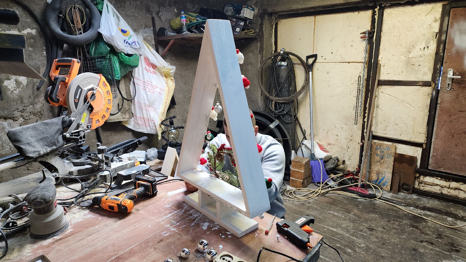 кашира, новогодняя елка, украшение, лофт, против кошек, елочные игрушки, гирлянды,