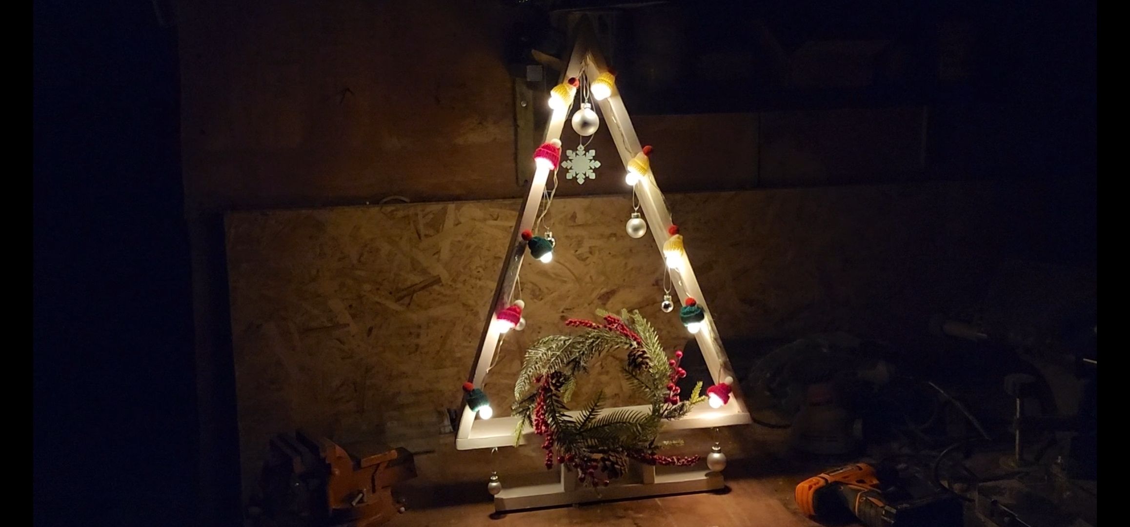 кашира, новогодняя елка, украшение, лофт, против кошек, елочные игрушки, гирлянды,