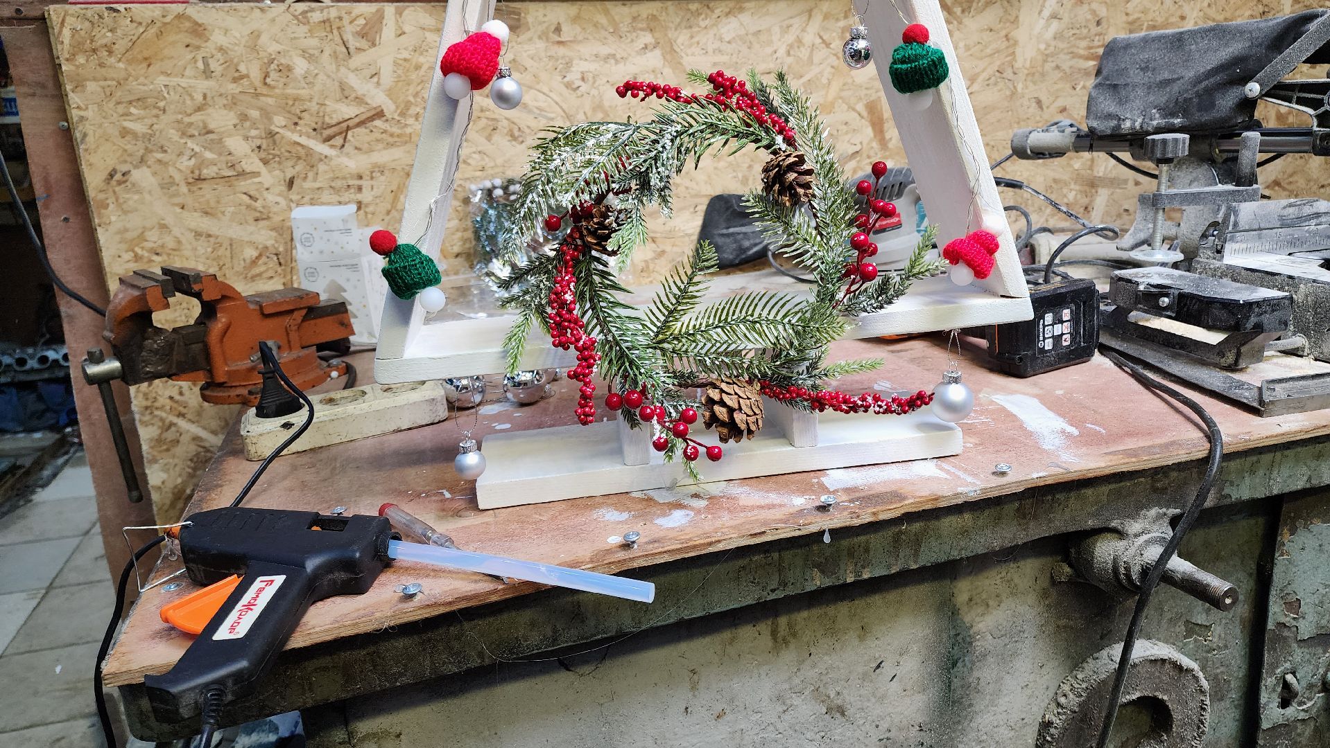 кашира, новогодняя елка, украшение, лофт, против кошек, елочные игрушки, гирлянды,