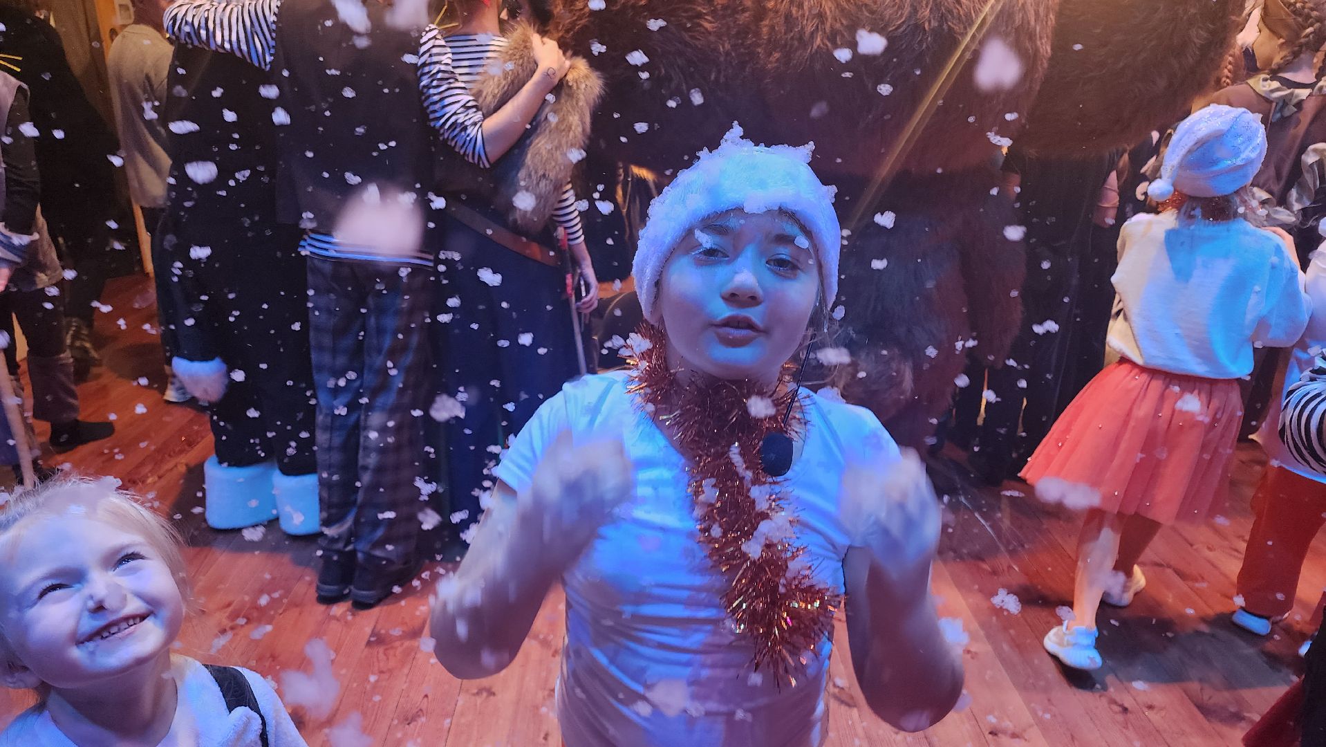 кашира, новогодняя сказка, спектакль, Таинственный лес или в поисках Чебурашки, фантазия, арт-вахта, дк им ленина, новый год,