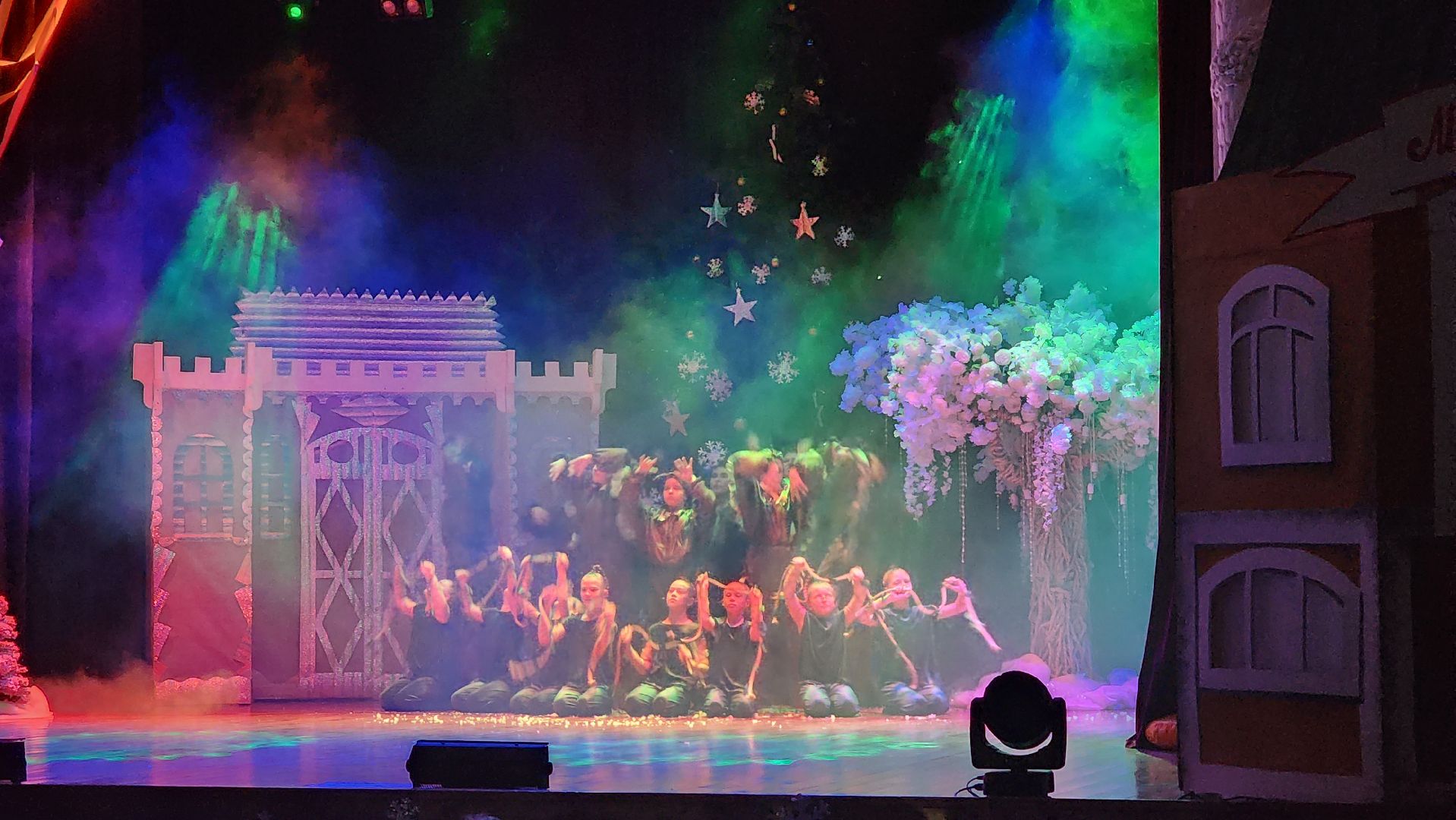 кашира, новогодняя сказка, спектакль, Таинственный лес или в поисках Чебурашки, фантазия, арт-вахта, дк им ленина, новый год,