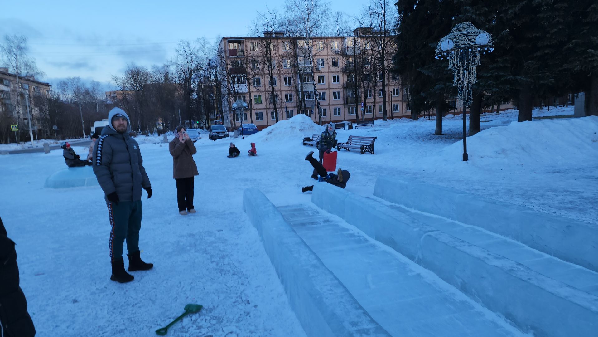 долгопрудный, ледяная горка, лабиринт, дети, площадь Собина,