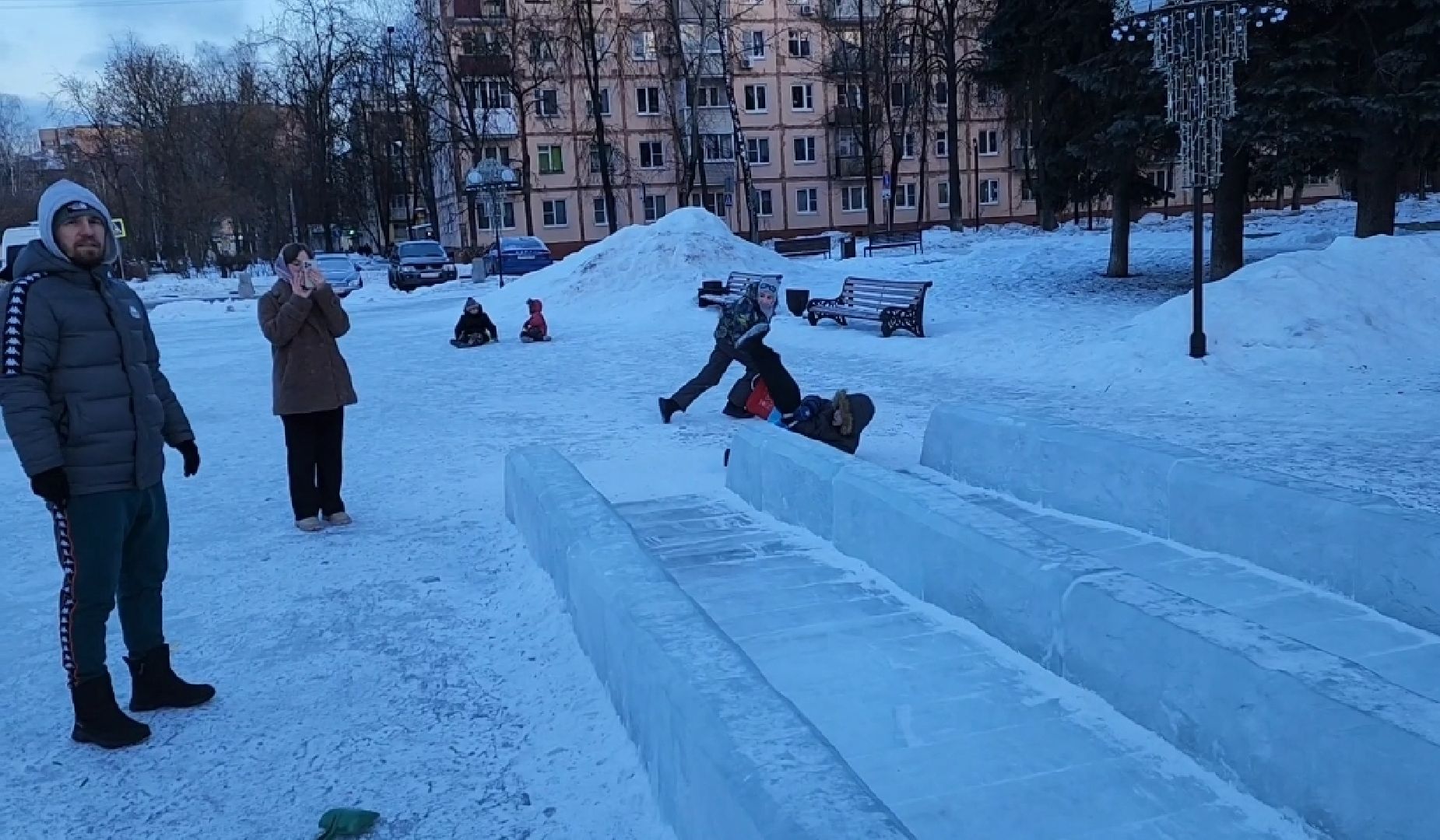 долгопрудный, ледяная горка, лабиринт, дети, площадь Собина,