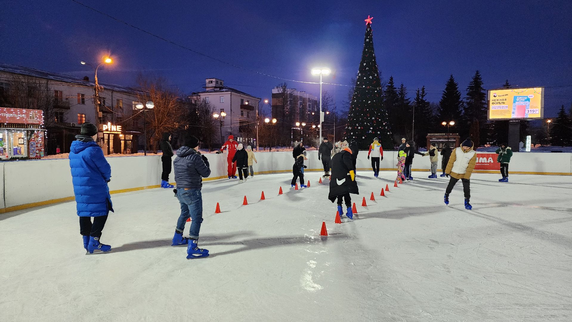Солнечногорск, зима в подмосковье, молодежь, общество, мороз,