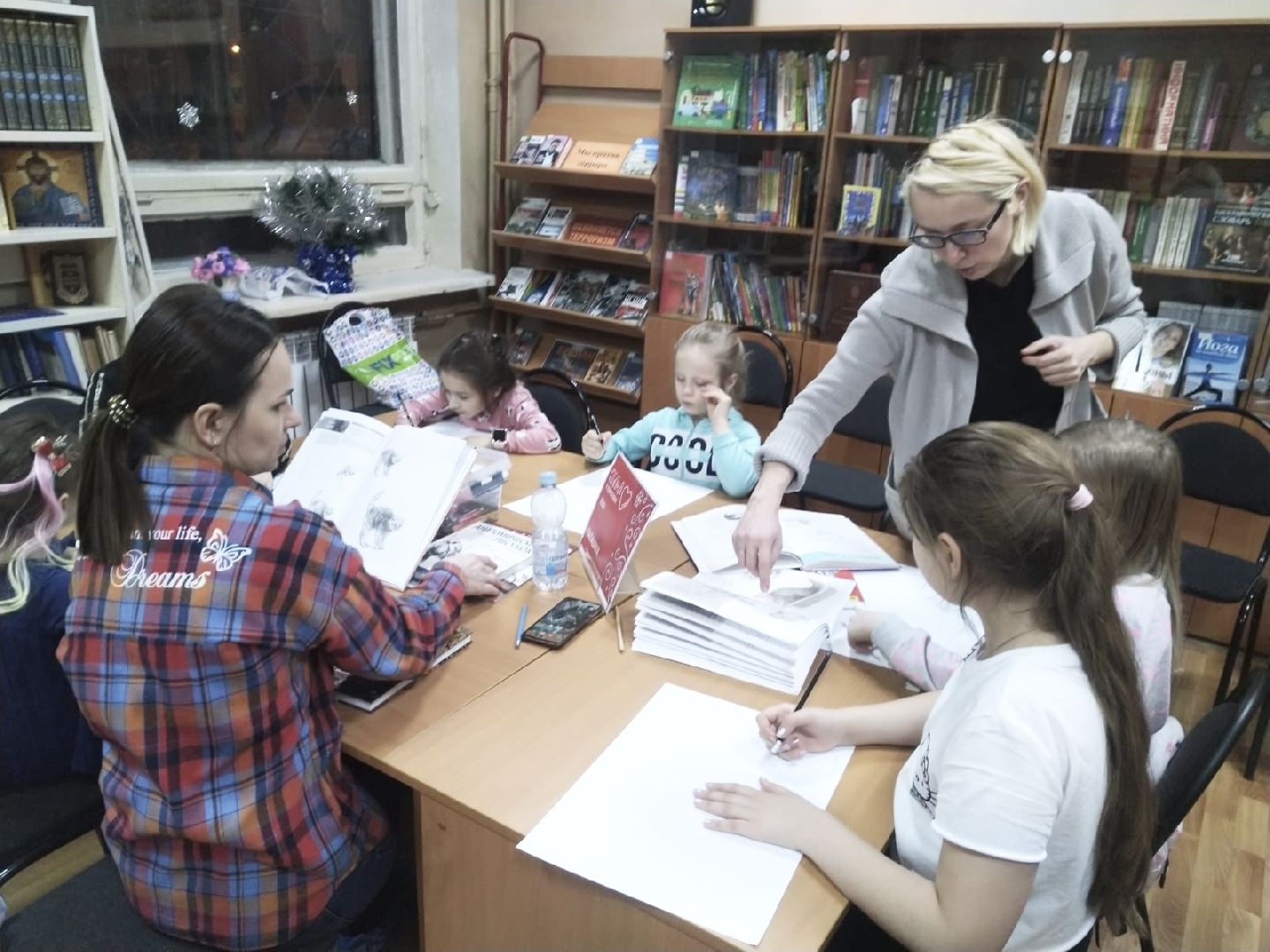 Балашиха, Подмосковье, Новый год, мама почитай мне а я нарисую, приключения в библиотеке,