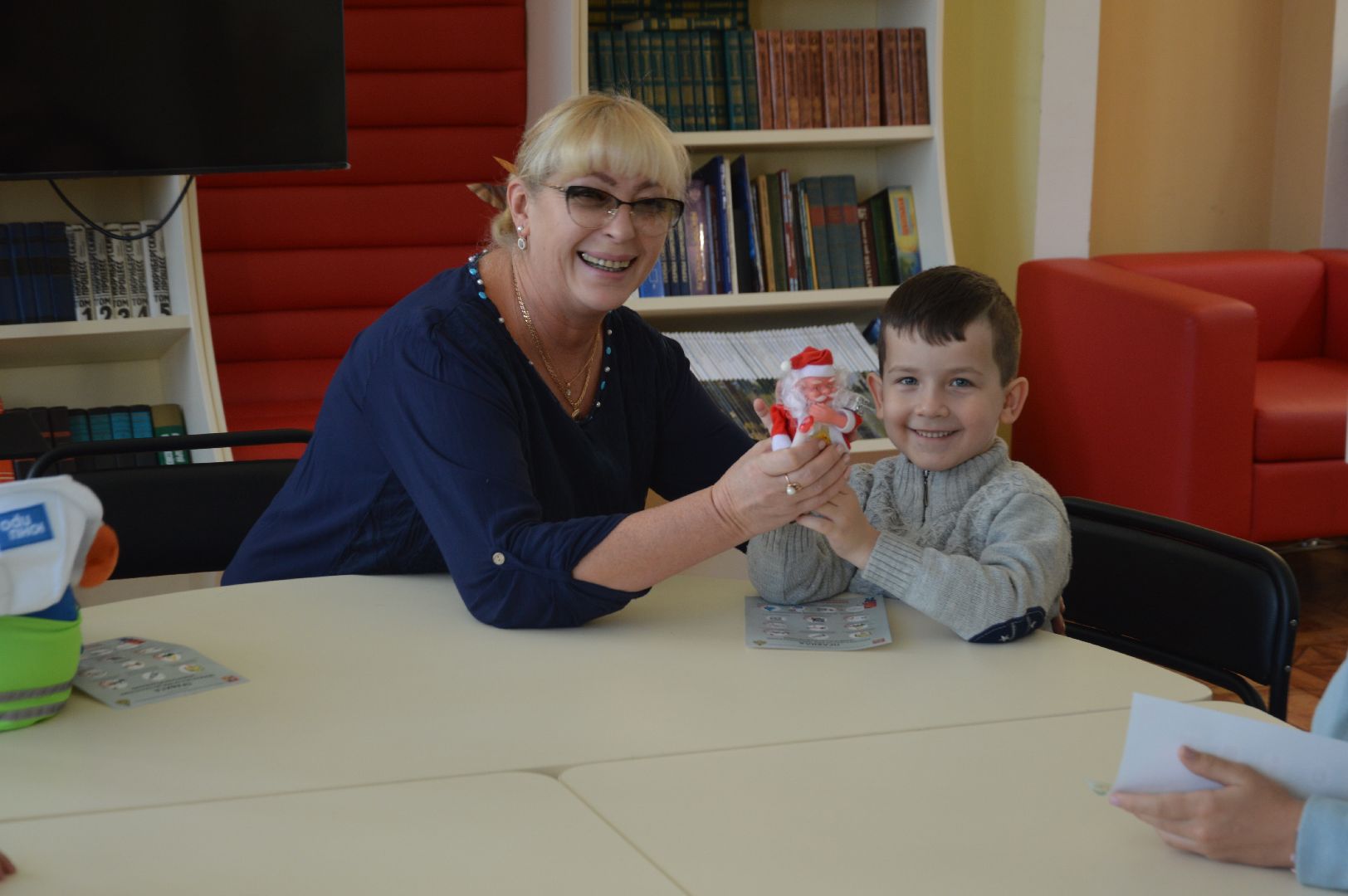 шатура, билиотекарь, новый год, 2024, праздник, городской округ культура, городской округ люди, Дед Мороз, дед мороз и снегурочка, Санта-Клаус, Пер Нюэлем, Баббо Наталем, Микулашем, Увлин Увгун, Йоулупукки,