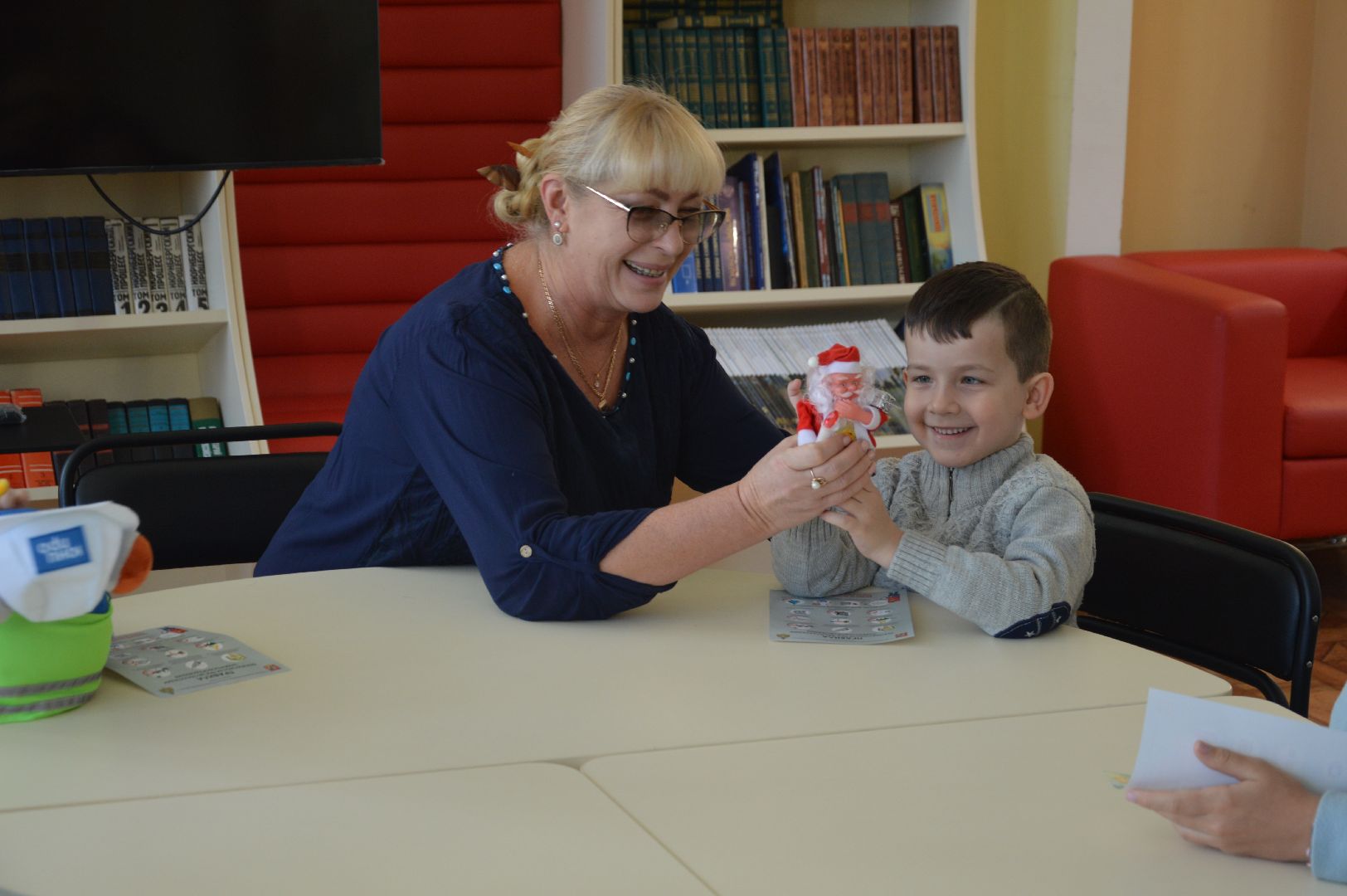 шатура, билиотекарь, новый год, 2024, праздник, городской округ культура, городской округ люди, Дед Мороз, дед мороз и снегурочка, Санта-Клаус, Пер Нюэлем, Баббо Наталем, Микулашем, Увлин Увгун, Йоулупукки,