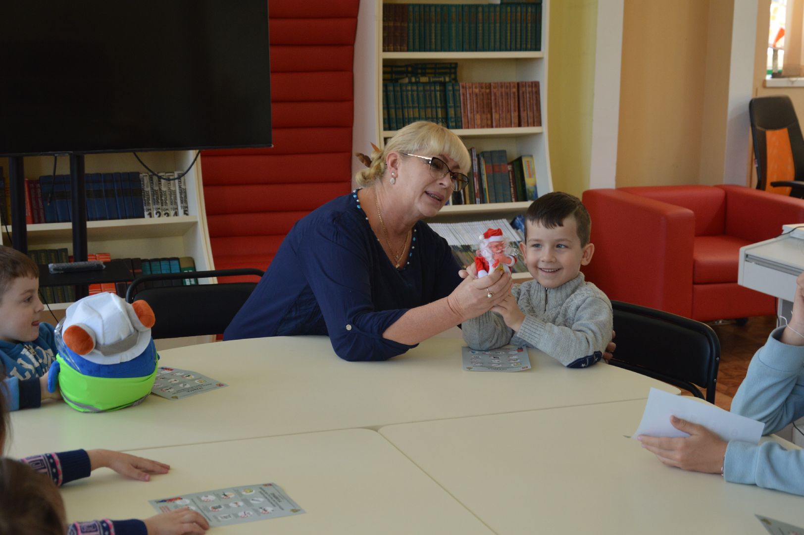 шатура, билиотекарь, новый год, 2024, праздник, городской округ культура, городской округ люди, Дед Мороз, дед мороз и снегурочка, Санта-Клаус, Пер Нюэлем, Баббо Наталем, Микулашем, Увлин Увгун, Йоулупукки,