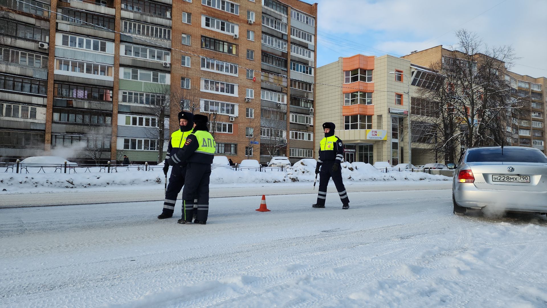 гибдд, электросталь, мой город, безопасность детей, безопасность дорожного движения, безопасность на дорогах, госавтоинспекция, госавтоинспекторы, акция, детское кресло,