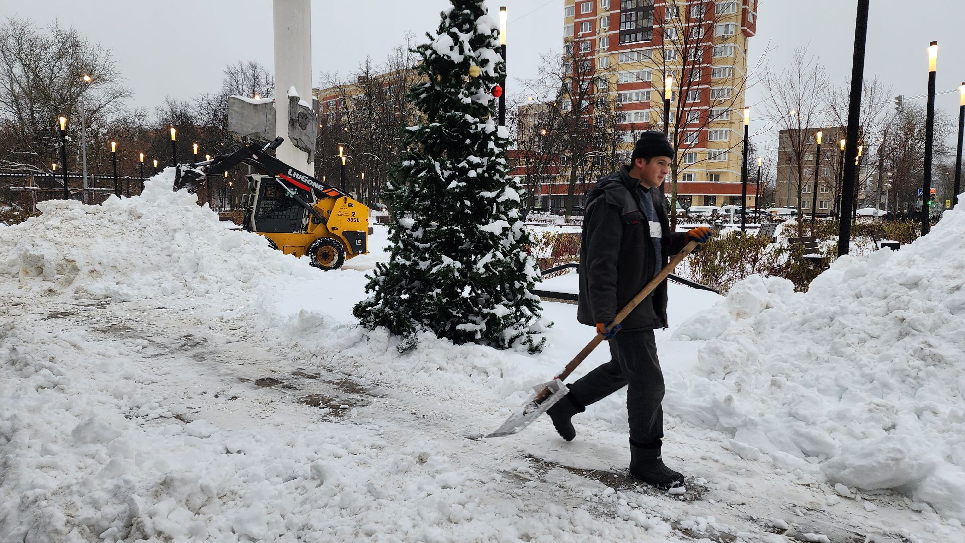 домодедово, зима в подмосковье, безопасная зима, ЖКХ, коммунальные службы, дорожные службы, уборка снега, сильный снегопад, уборка территорий, снегоуборочные машины, спецтехника,