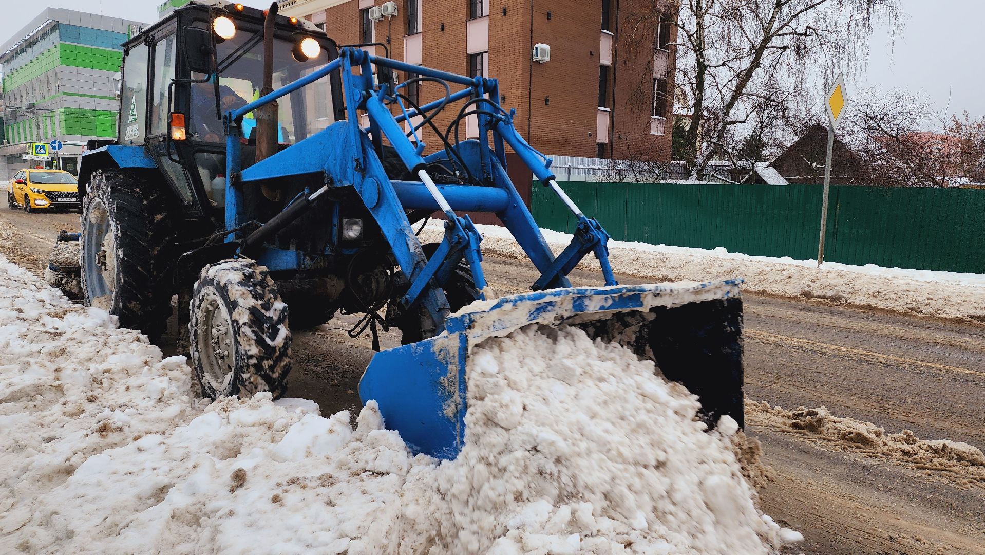домодедово, зима в подмосковье, безопасная зима, ЖКХ, коммунальные службы, дорожные службы, уборка снега, сильный снегопад, уборка территорий, снегоуборочные машины, спецтехника,