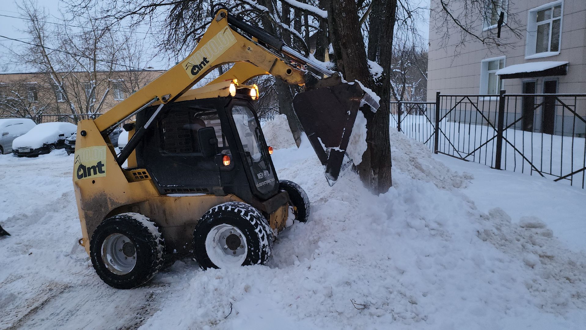 снегопад, уборка дворов, уборка снега, двороввйфутбол, коммунальное предприятие, благоустойство, руза,