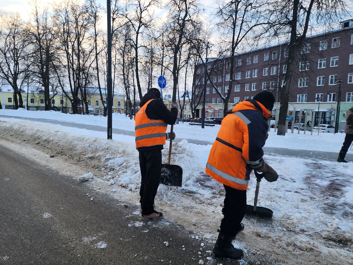 серпухов, подмосковье, уборка снега, площадь ленина,