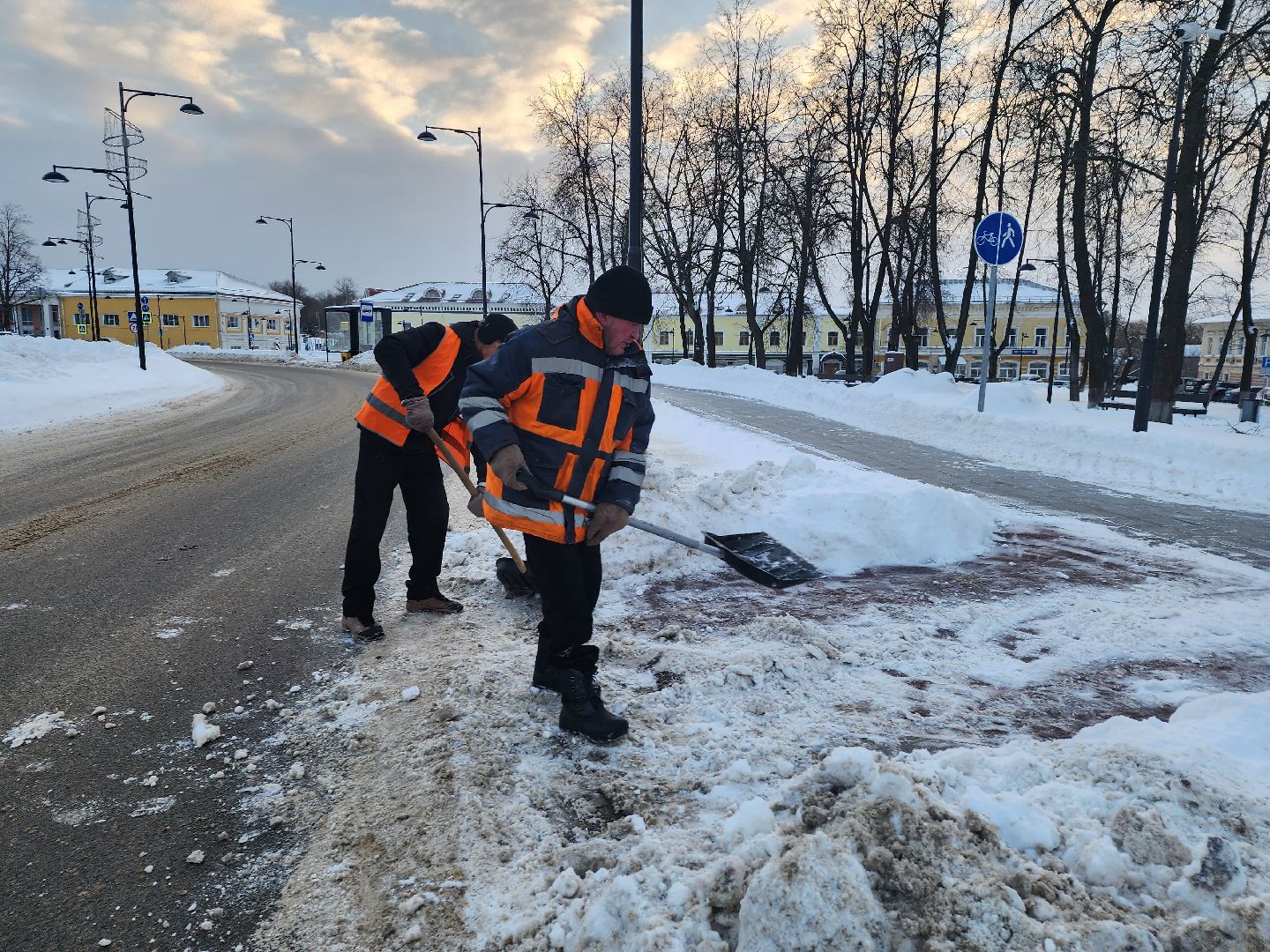 серпухов, подмосковье, уборка снега, площадь ленина,
