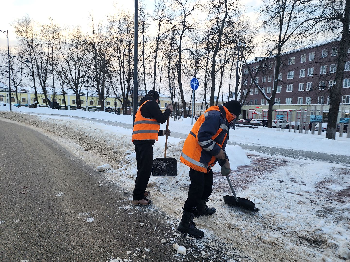 серпухов, подмосковье, уборка снега, площадь ленина,