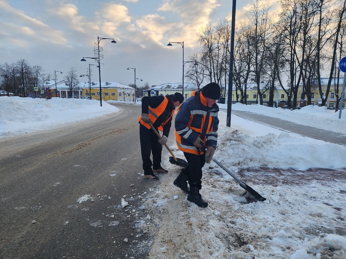 серпухов, подмосковье, уборка снега, площадь ленина,