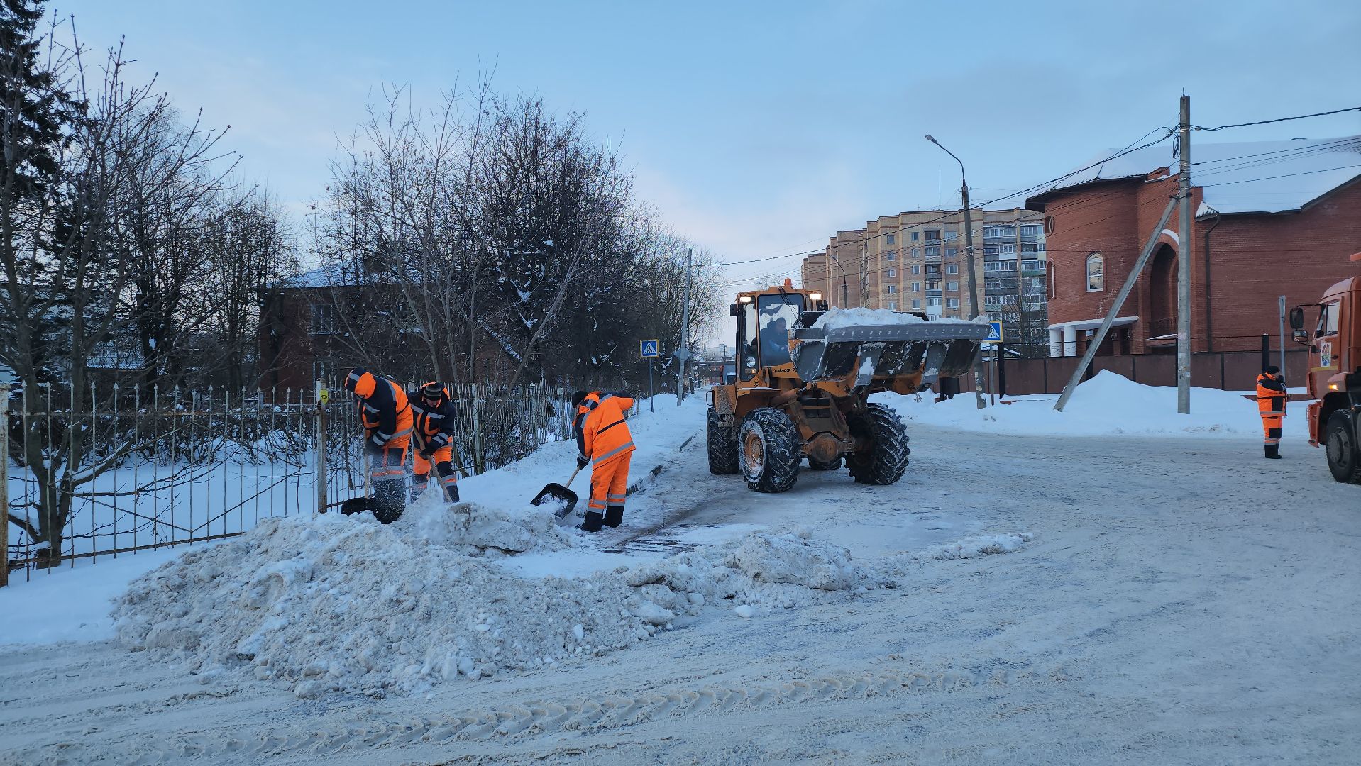 серпухов, подмосковье, убирают снег, комбинат благоустройства,