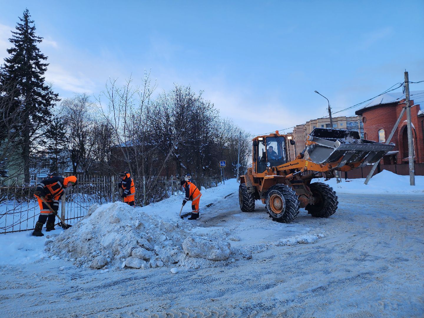 серпухов, подмосковье, убирают снег, комбинат благоустройства,