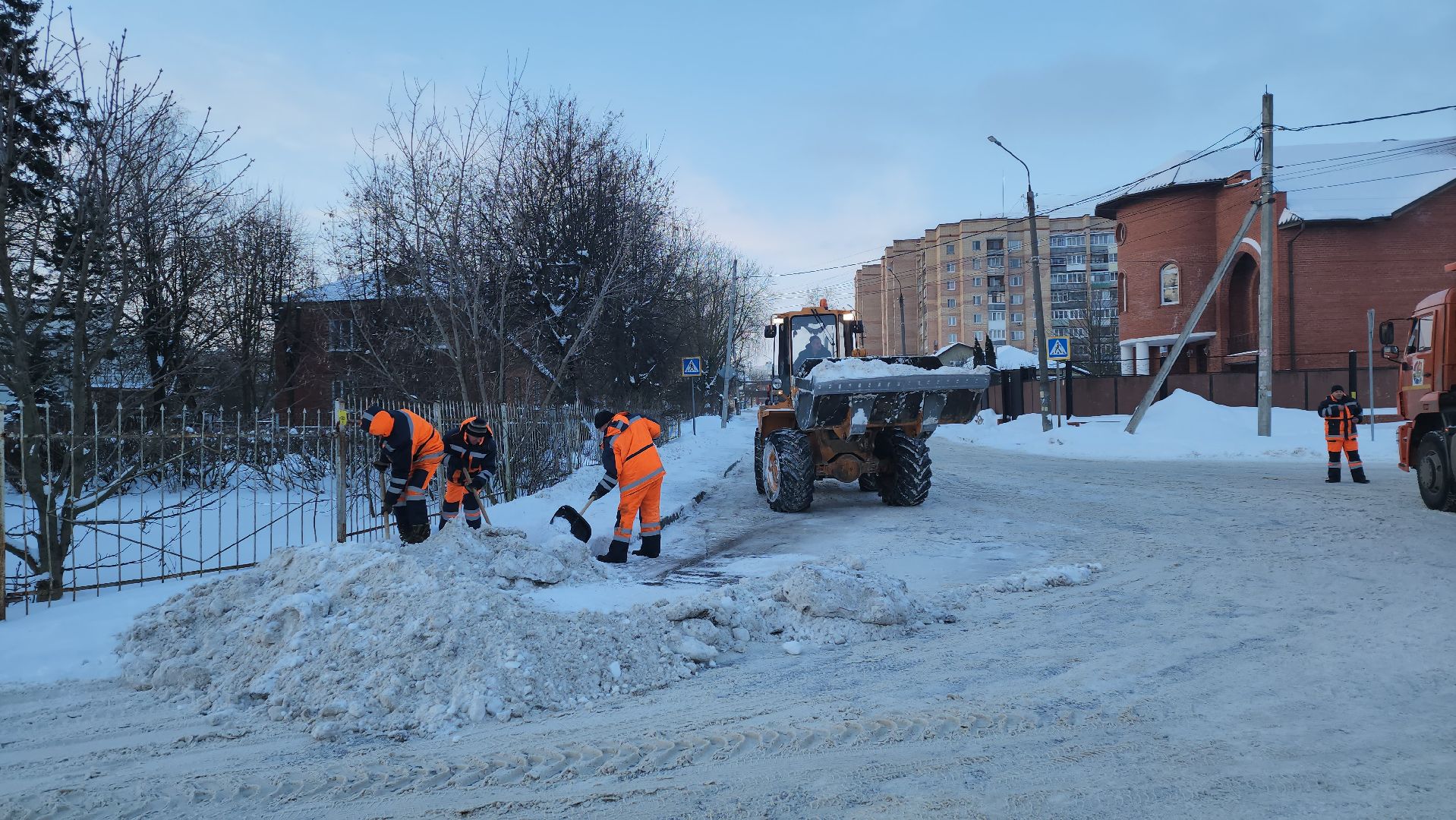 серпухов, подмосковье, убирают снег, комбинат благоустройства,
