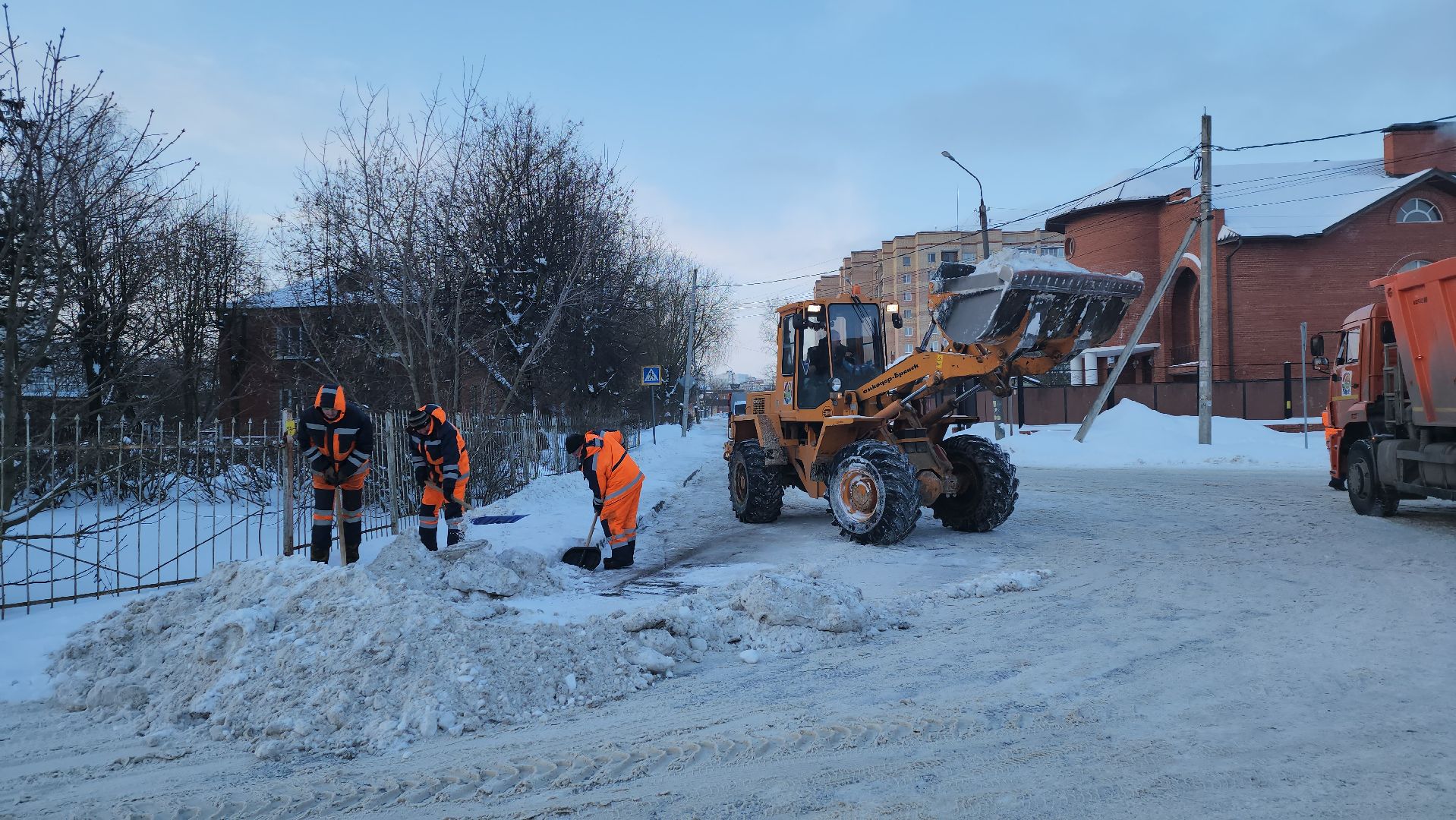 серпухов, подмосковье, убирают снег, комбинат благоустройства,