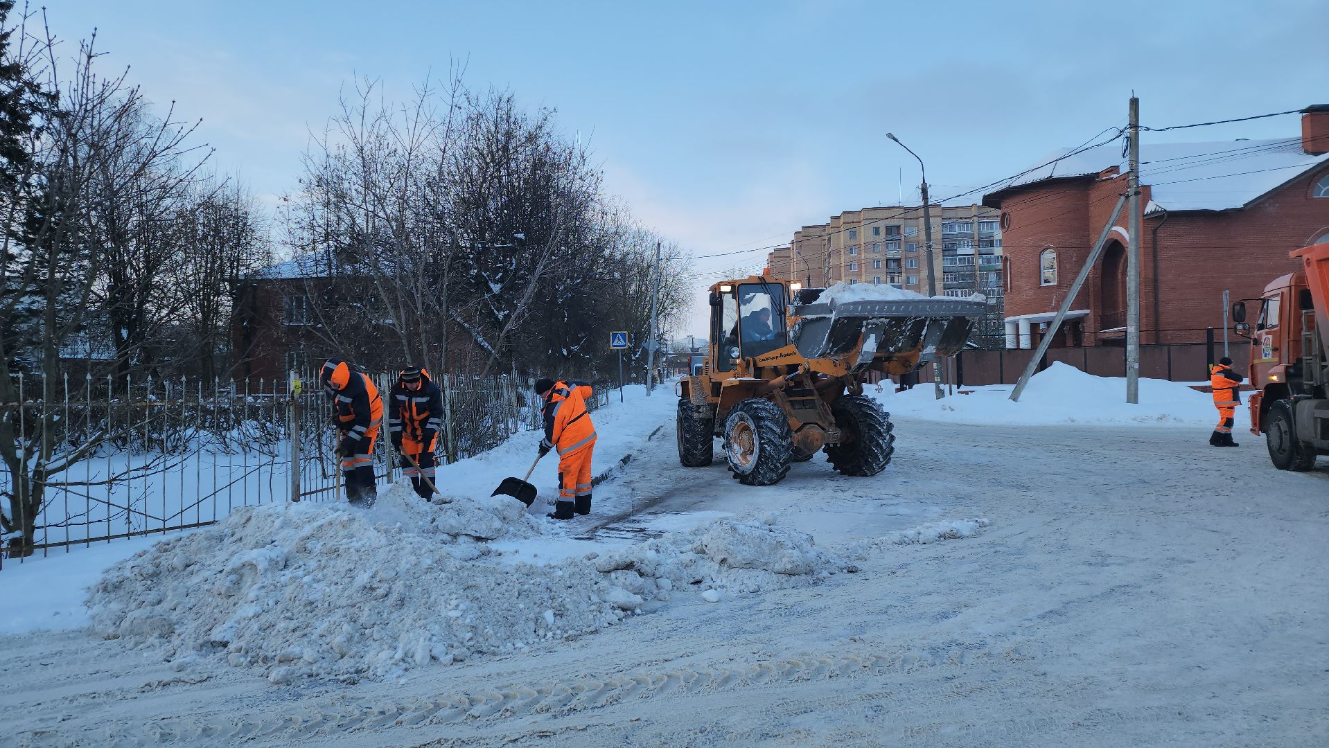 серпухов, подмосковье, убирают снег, комбинат благоустройства,