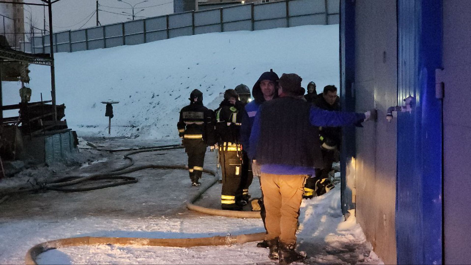 мытищи, Склад автозапчастей, пожар, Пожар в Мытищах, улица Силикатная, мчс, мчс россии, пожарные,