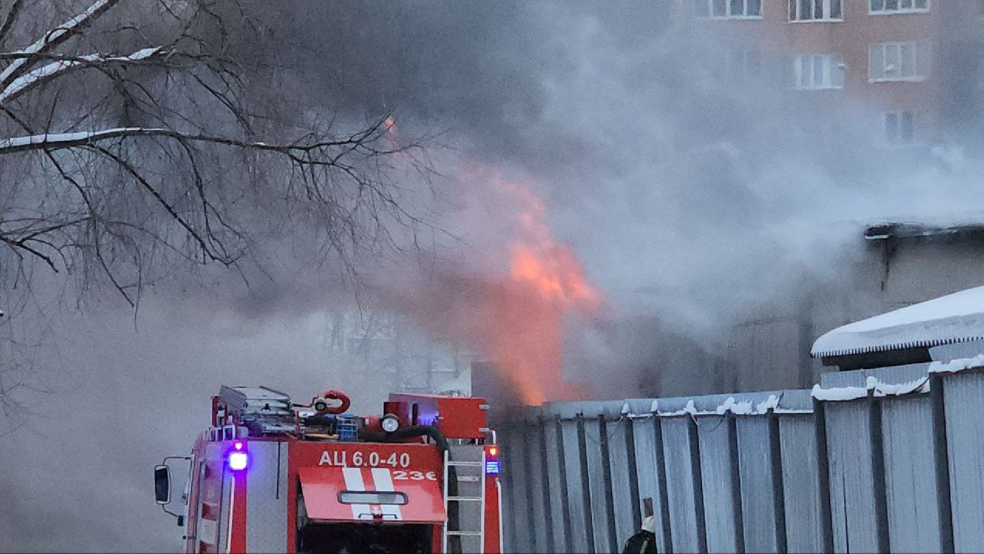 мытищи, Склад автозапчастей, пожар, Пожар в Мытищах, улица Силикатная, мчс, мчс россии, пожарные,