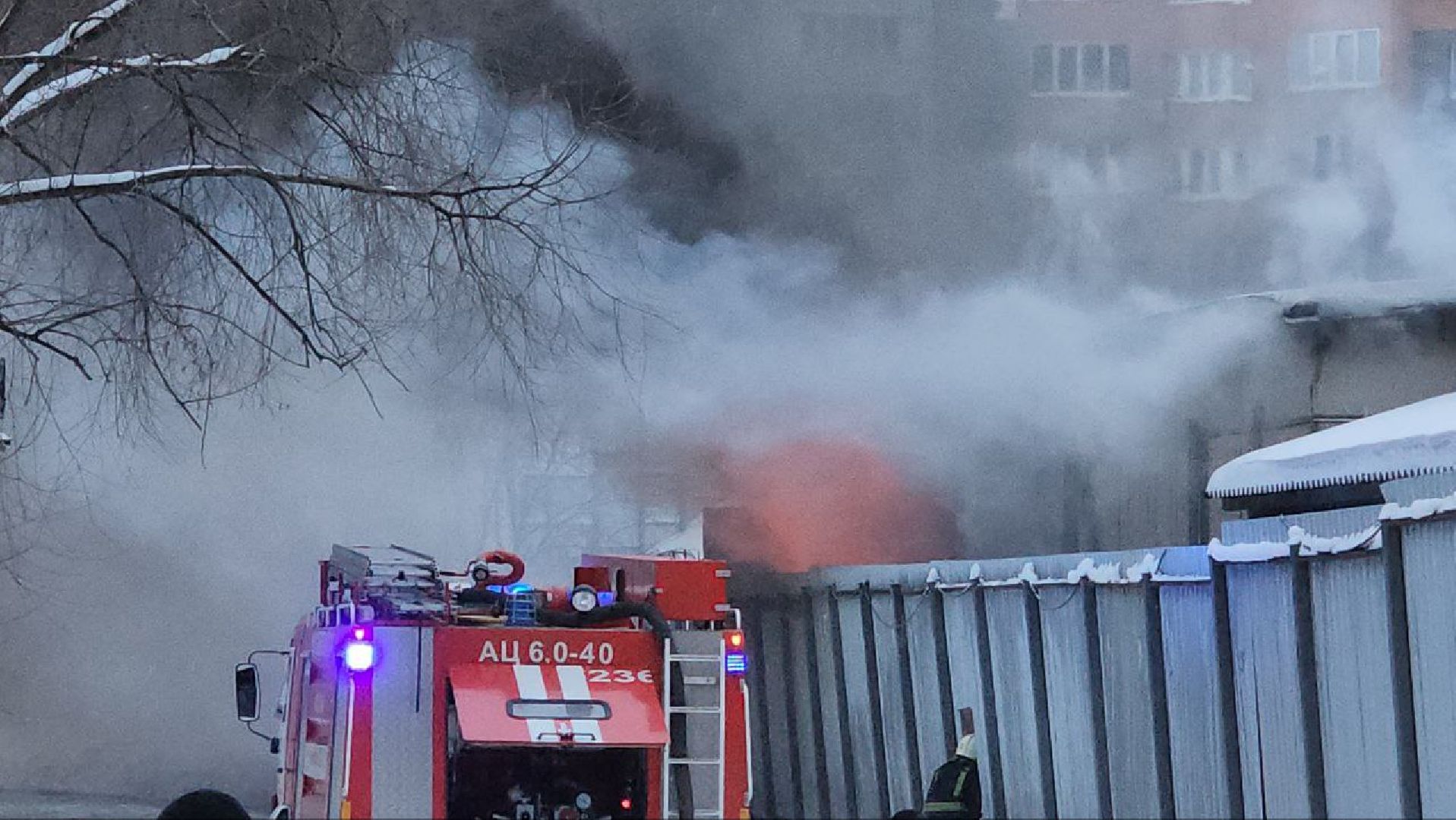 мытищи, Склад автозапчастей, пожар, Пожар в Мытищах, улица Силикатная, мчс, мчс россии, пожарные,