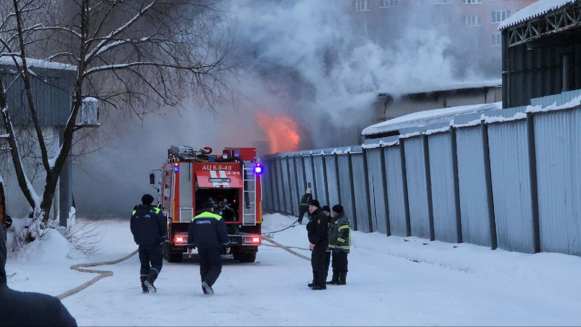 мытищи, Склад автозапчастей, пожар, Пожар в Мытищах, улица Силикатная, мчс, мчс россии, пожарные,