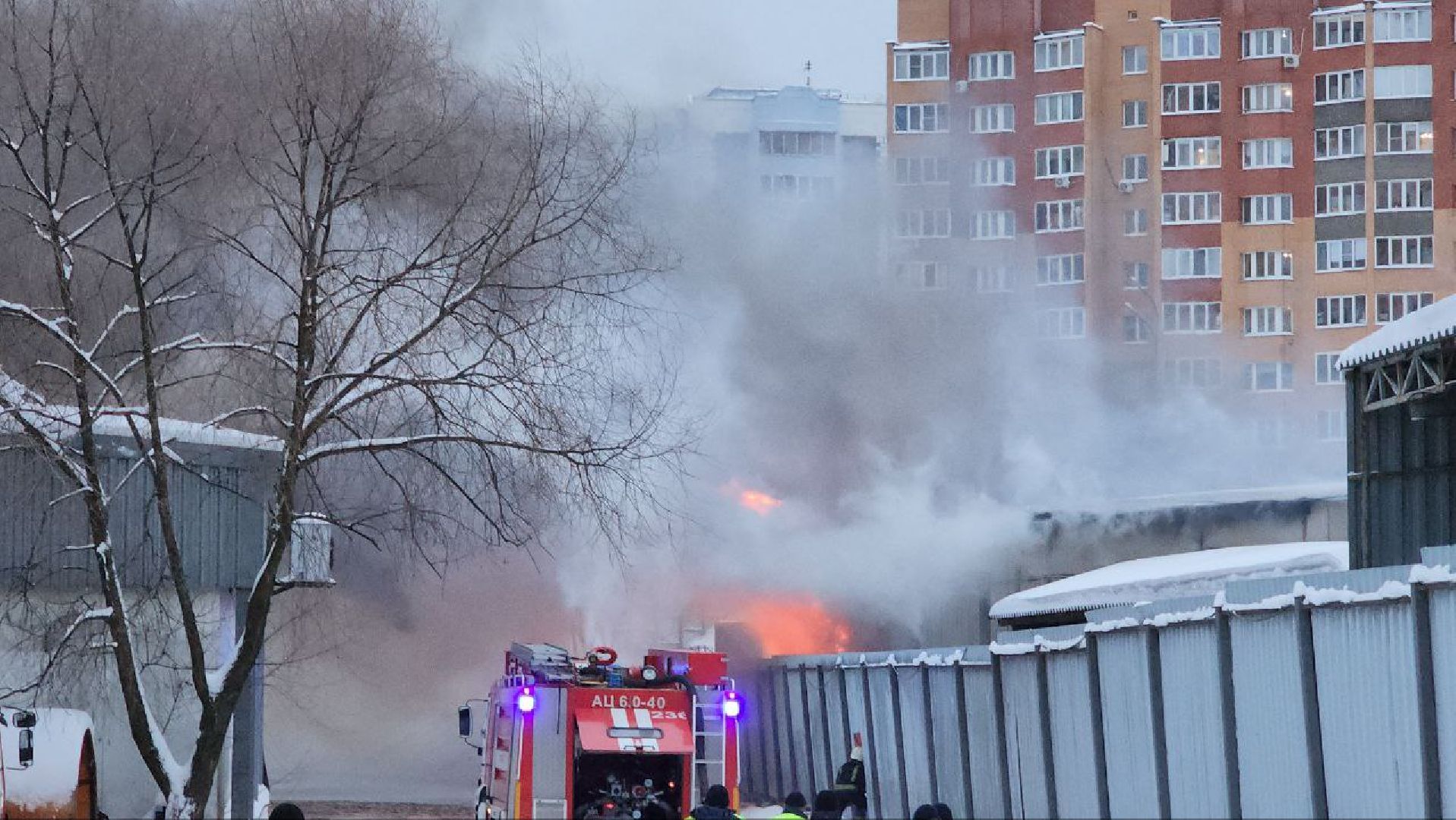 мытищи, Склад автозапчастей, пожар, Пожар в Мытищах, улица Силикатная, мчс, мчс россии, пожарные,