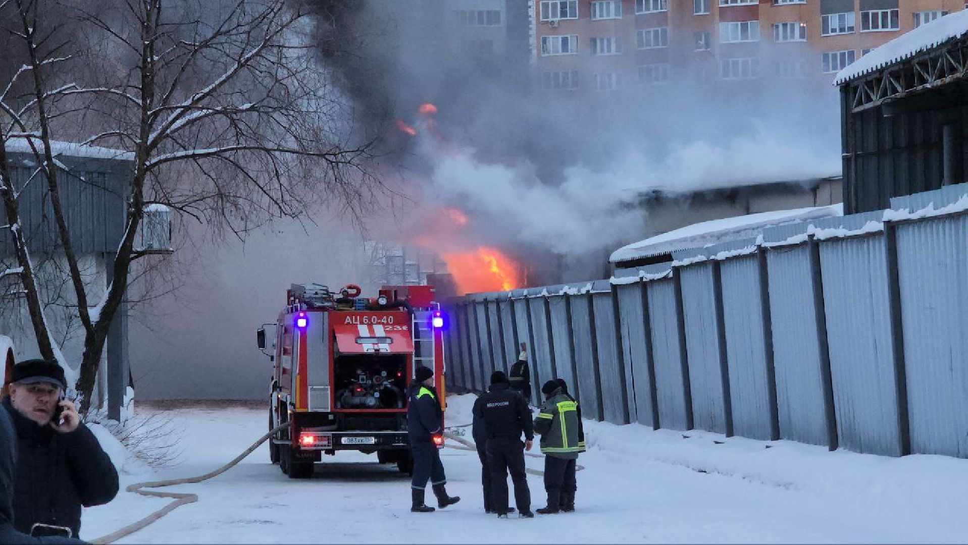 мытищи, Склад автозапчастей, пожар, Пожар в Мытищах, улица Силикатная, мчс, мчс россии, пожарные,