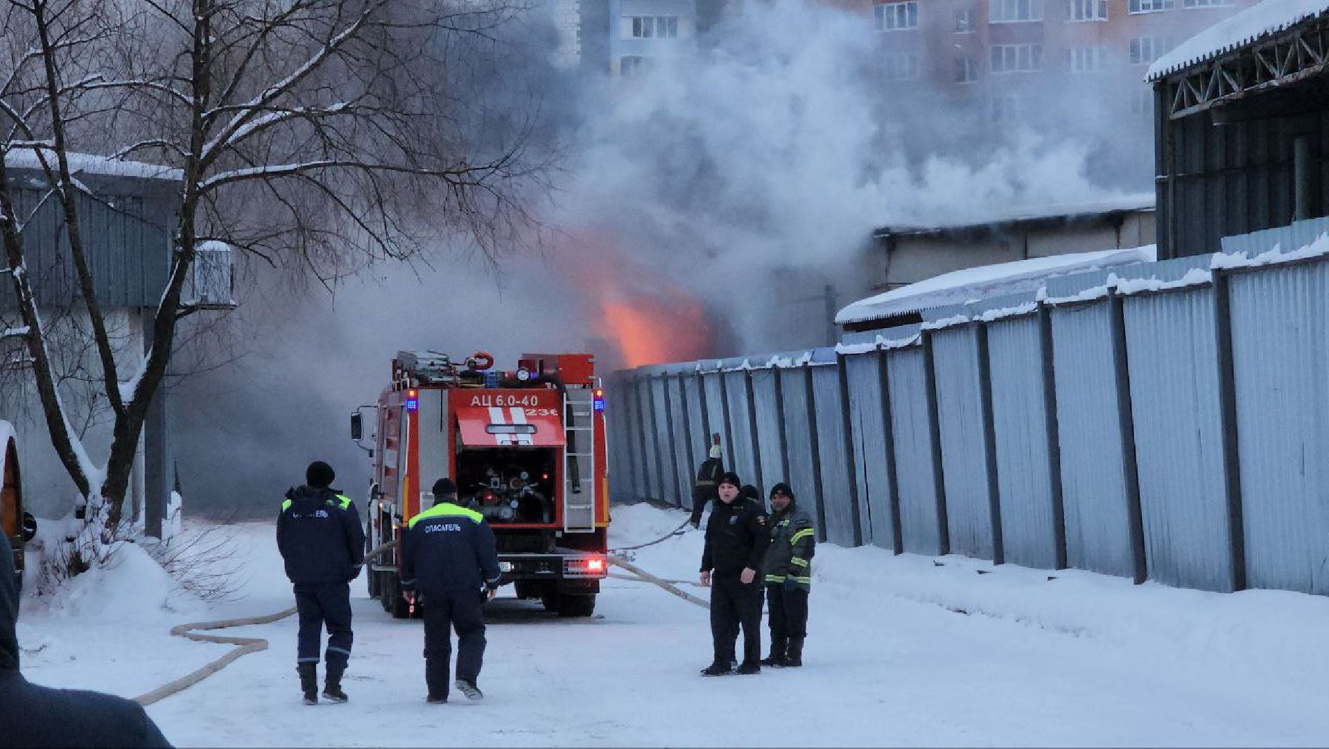мытищи, Склад автозапчастей, пожар, Пожар в Мытищах, улица Силикатная, мчс, мчс россии, пожарные,