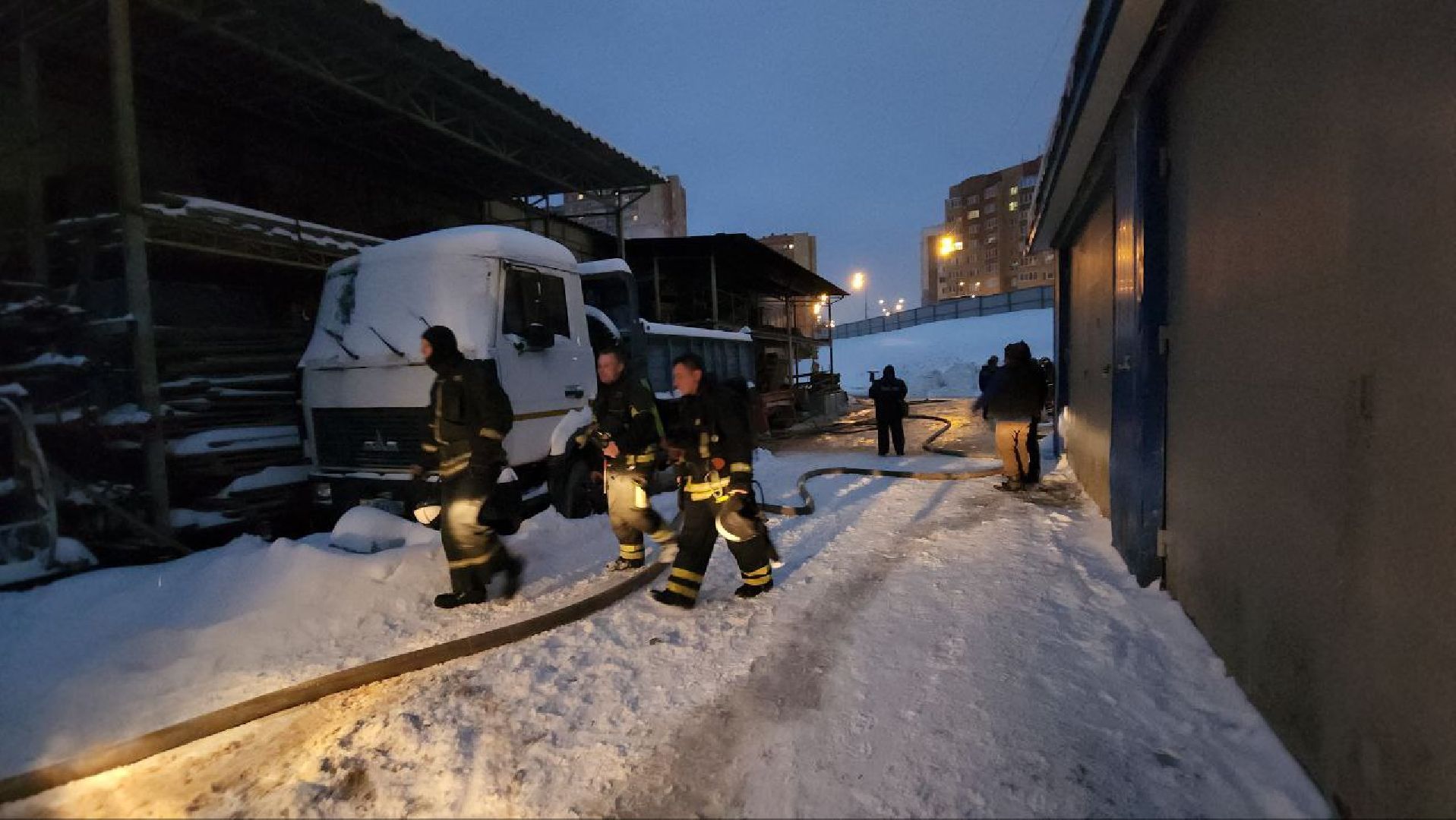 мытищи, Склад автозапчастей, пожар, Пожар в Мытищах, улица Силикатная, мчс, мчс россии, пожарные,