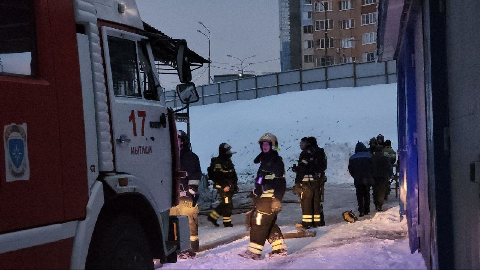 мытищи, Склад автозапчастей, пожар, Пожар в Мытищах, улица Силикатная, мчс, мчс россии, пожарные,