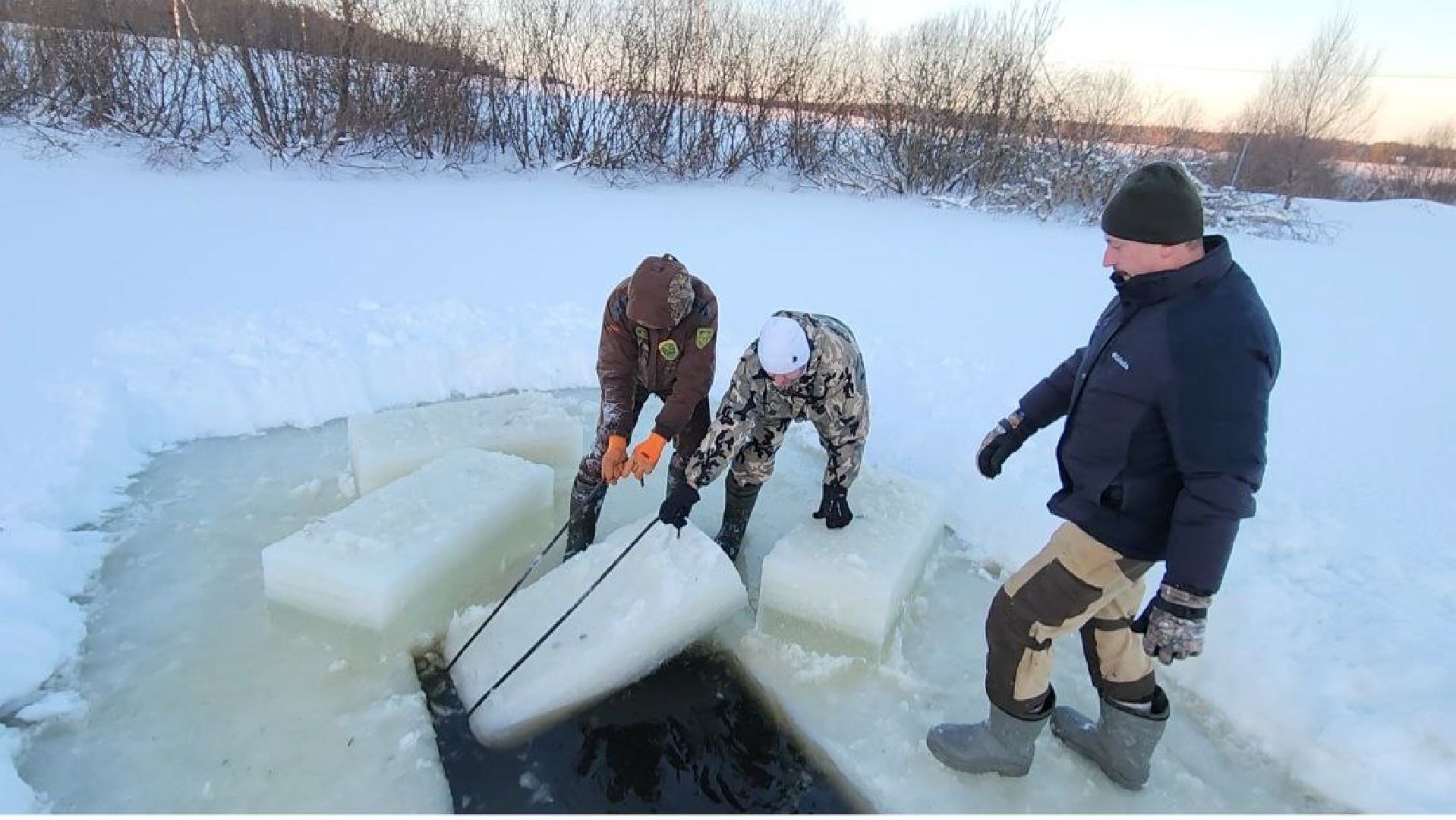 можайск, можайский округ, подмосковье, крещение господне, крещенские купания, купель, люди, религия, православный праздник,