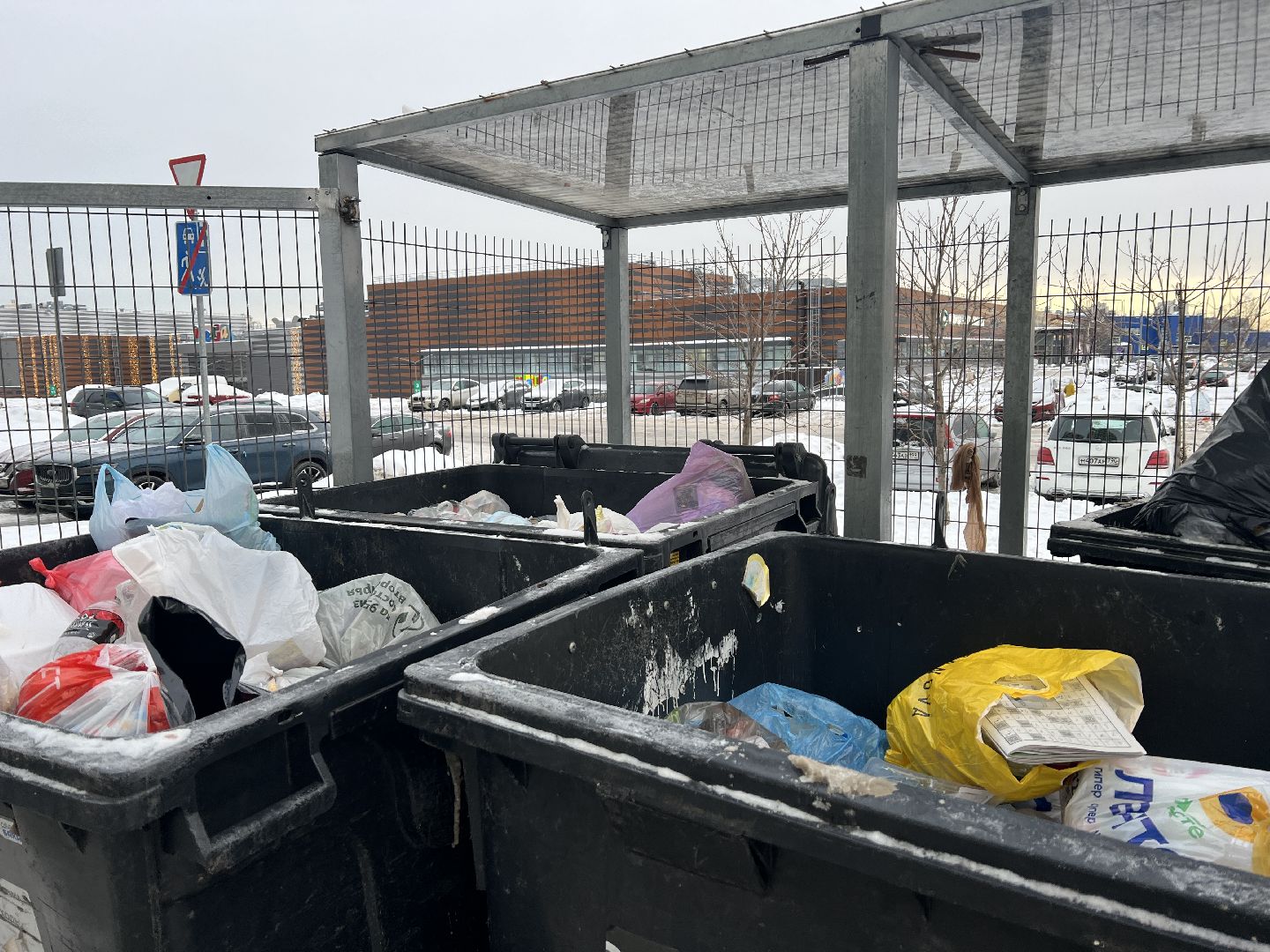 химки, контейнерная площадка, мусор, уборка мусора, мусорные контейнеры,