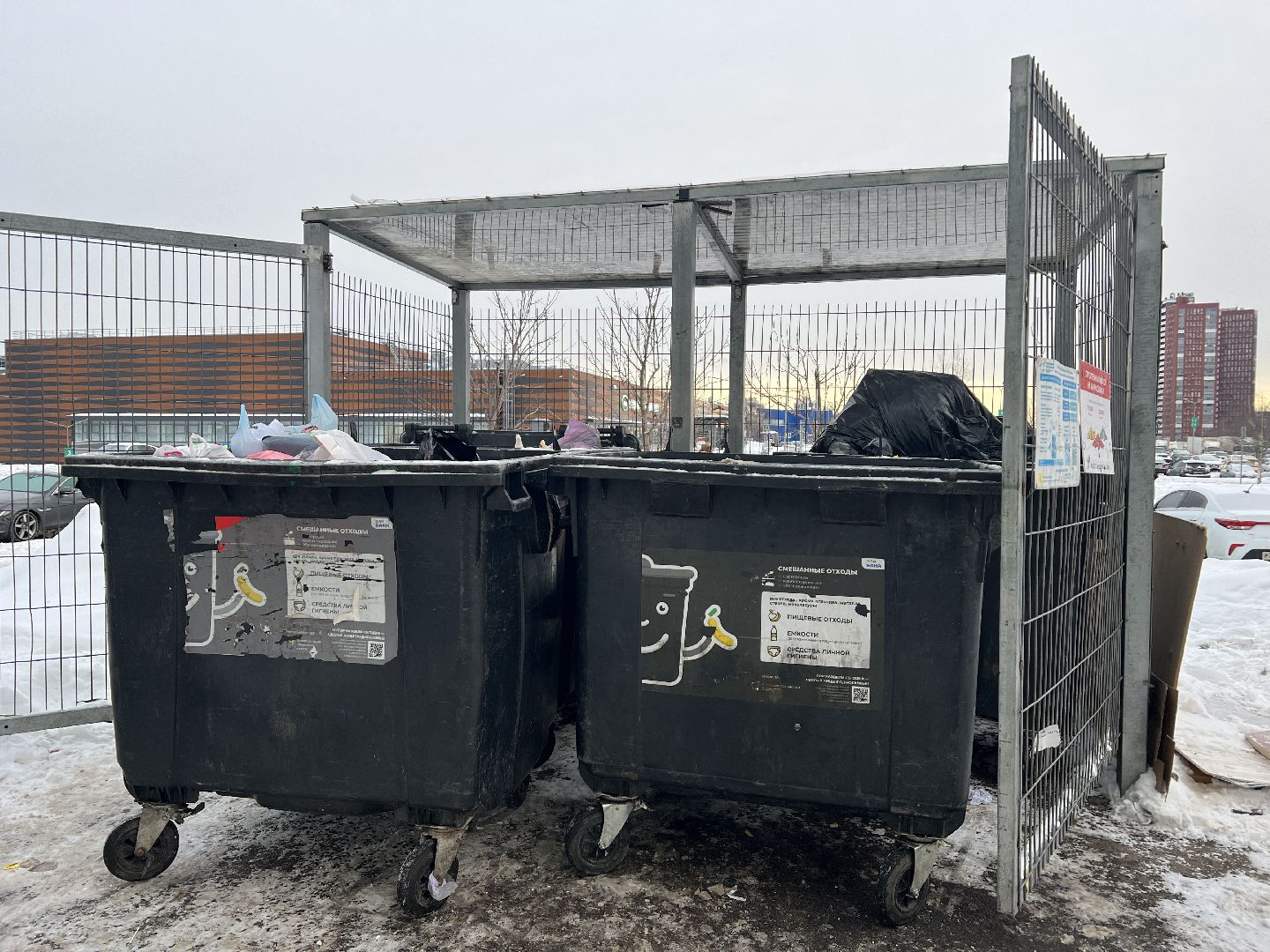 химки, контейнерная площадка, мусор, уборка мусора, мусорные контейнеры,