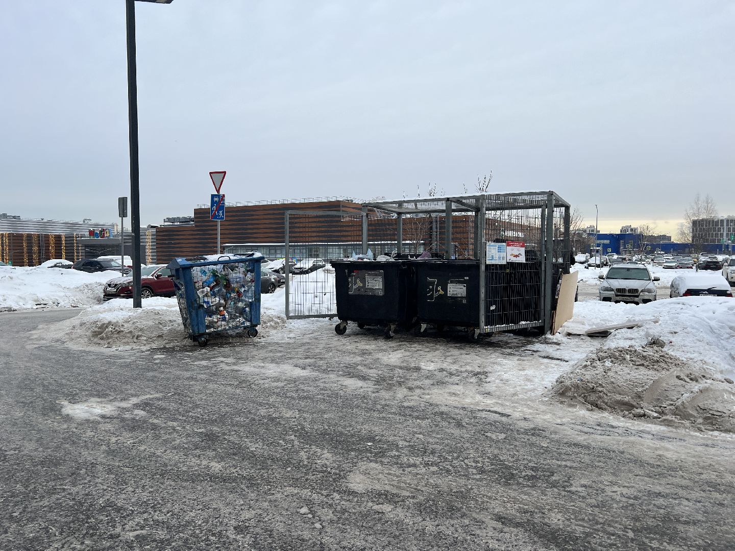 химки, контейнерная площадка, мусор, уборка мусора, мусорные контейнеры,