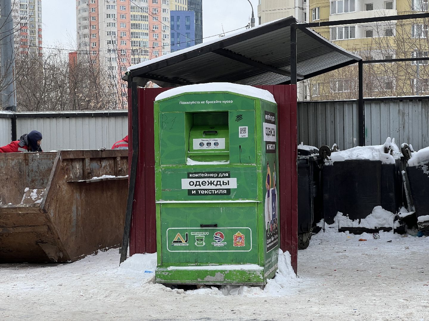 химки, уборка мусора, контейнерная площадка, мусорные контейнеры,