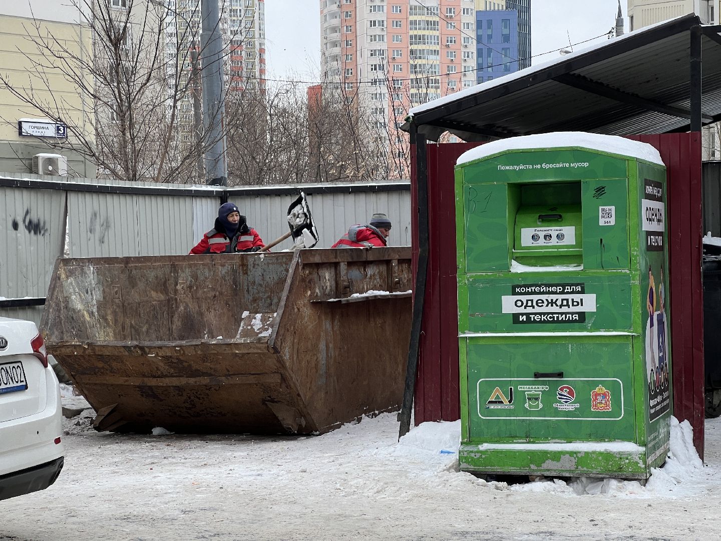 химки, уборка мусора, контейнерная площадка, мусорные контейнеры,