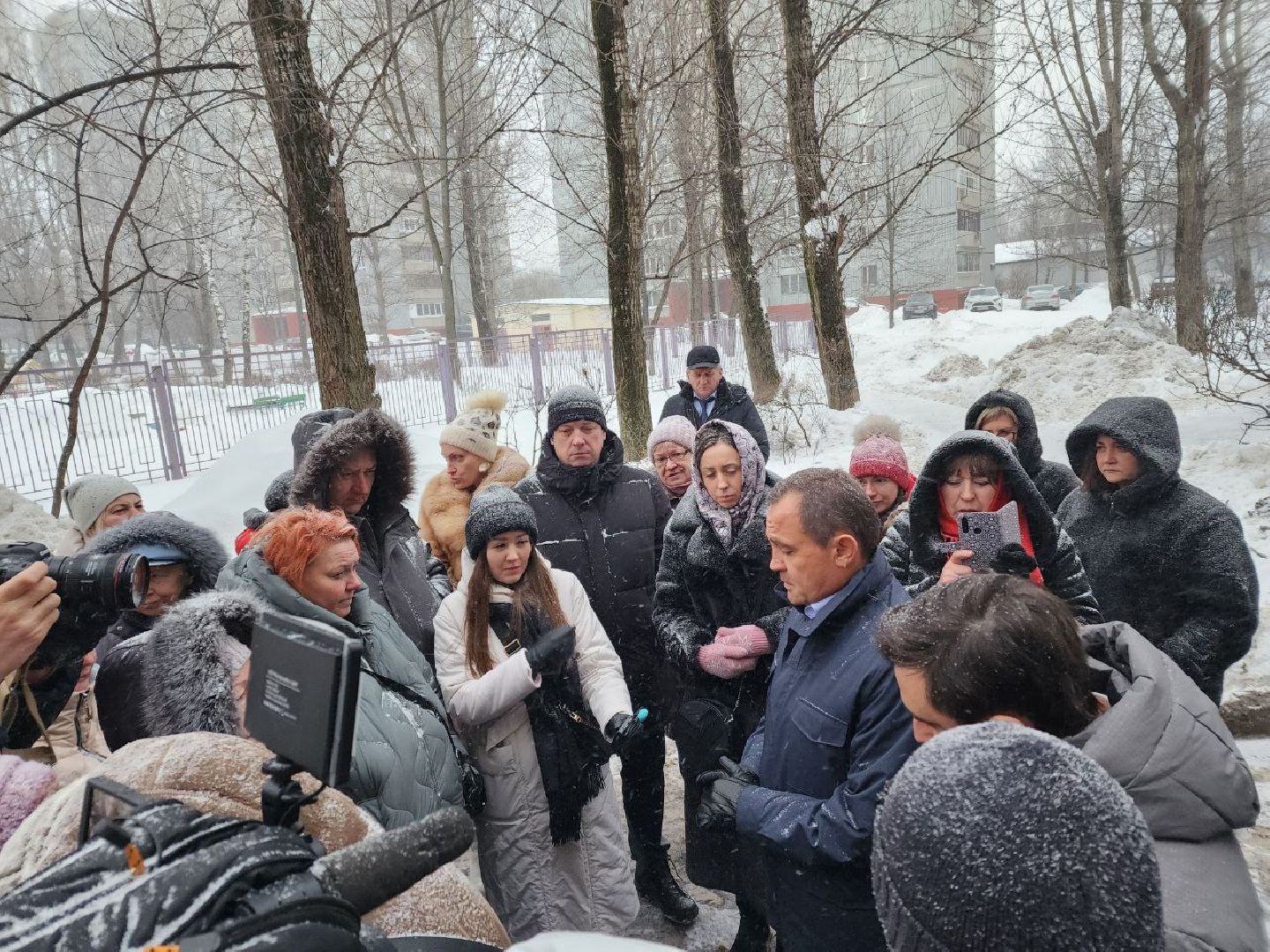 Реутов, выездная администрация, глава Реутова, вопрос-ответ, ЖКХ, отопление, дороги, снег,