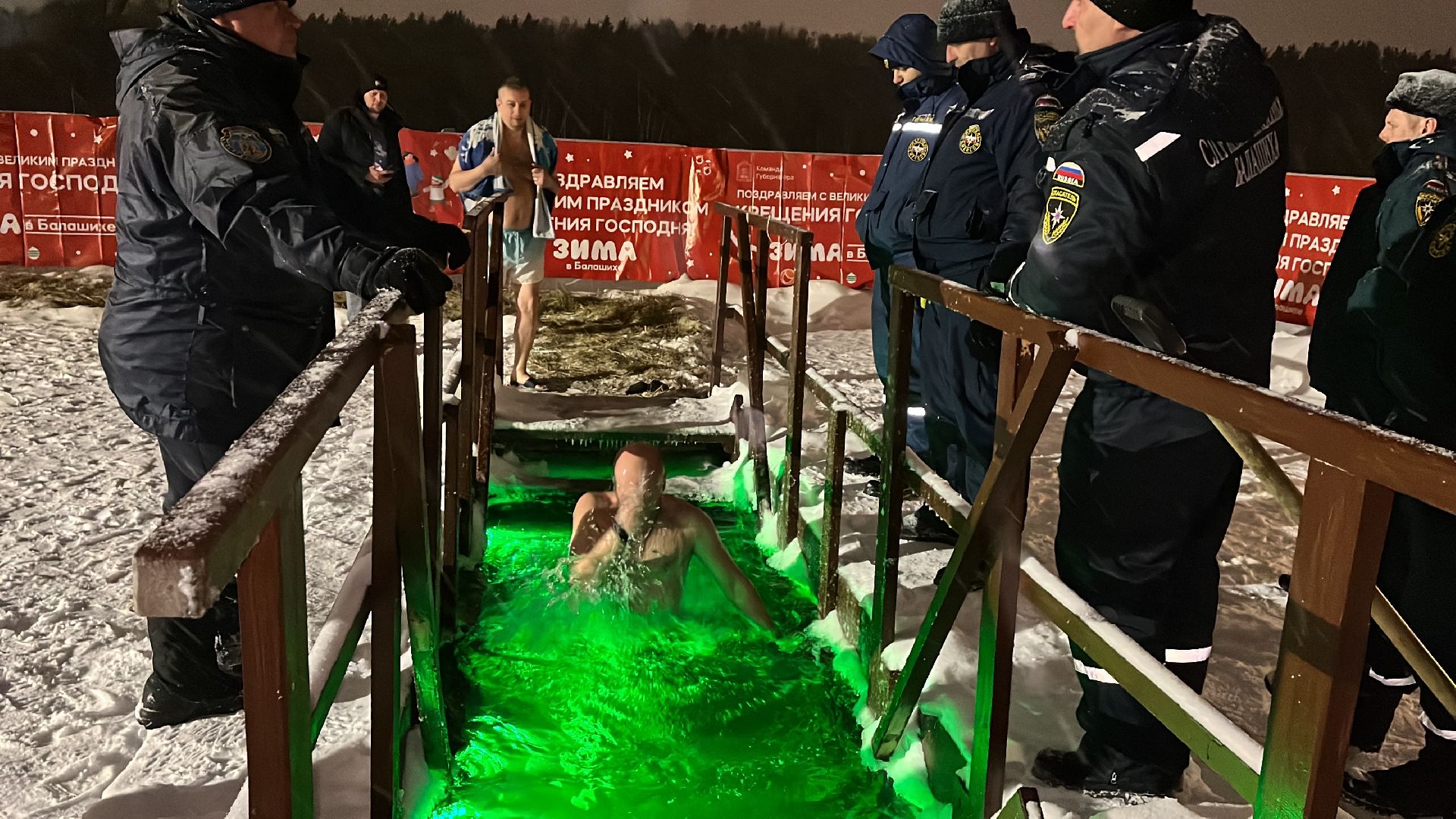 крещение господне, купание, прорубь, крещенские купания,