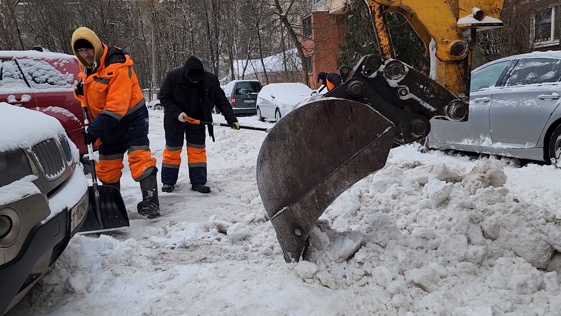 Одинцово, снег, снегопад, уборка, уборка дворов, очистка дорог, метель, густ,